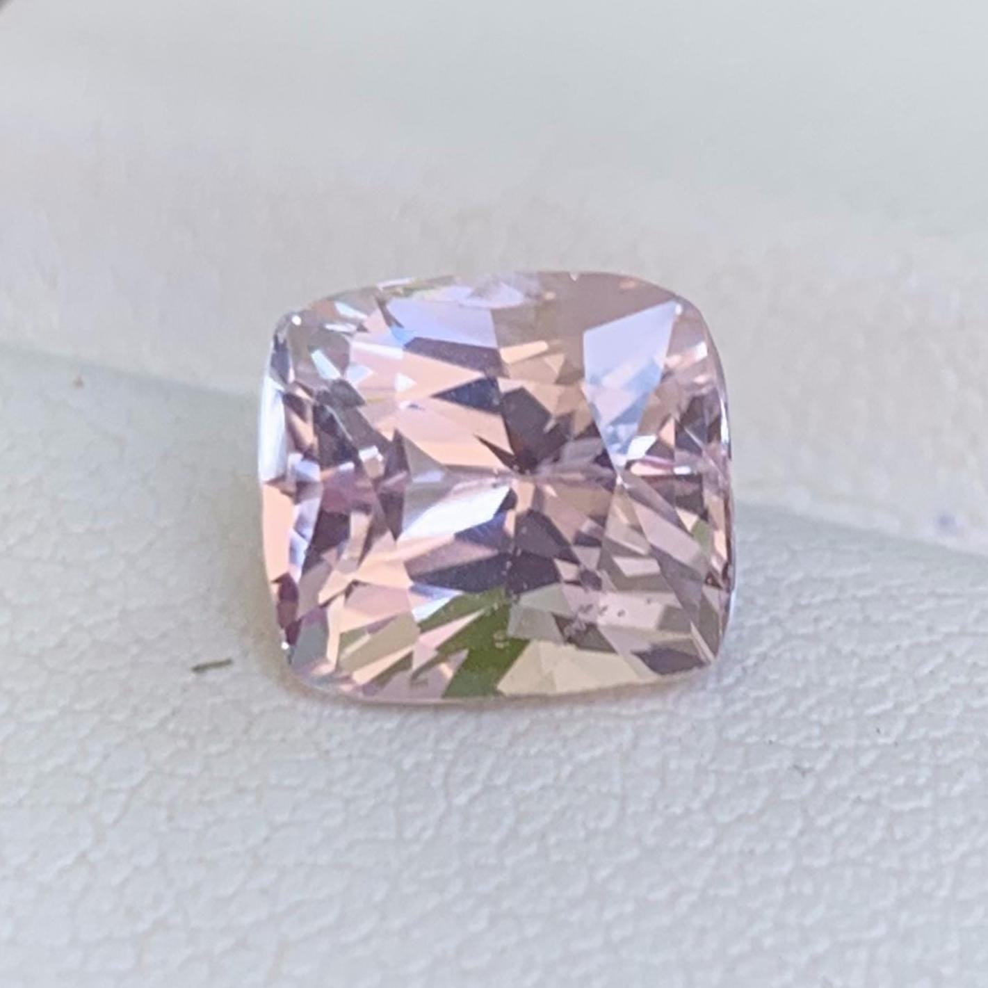 Lavender Peach Sapphire 2.75ct - (UH) - Baza Boutique