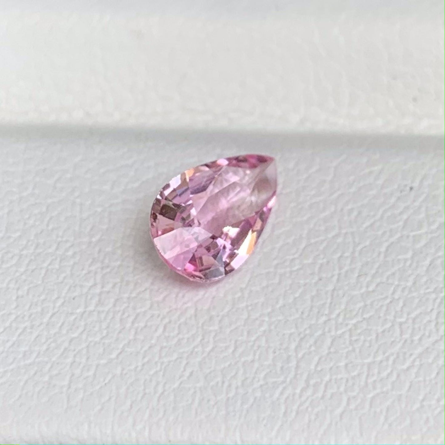 Pink Padparadscha Sapphire 0.83ct - (UH) - Baza Boutique