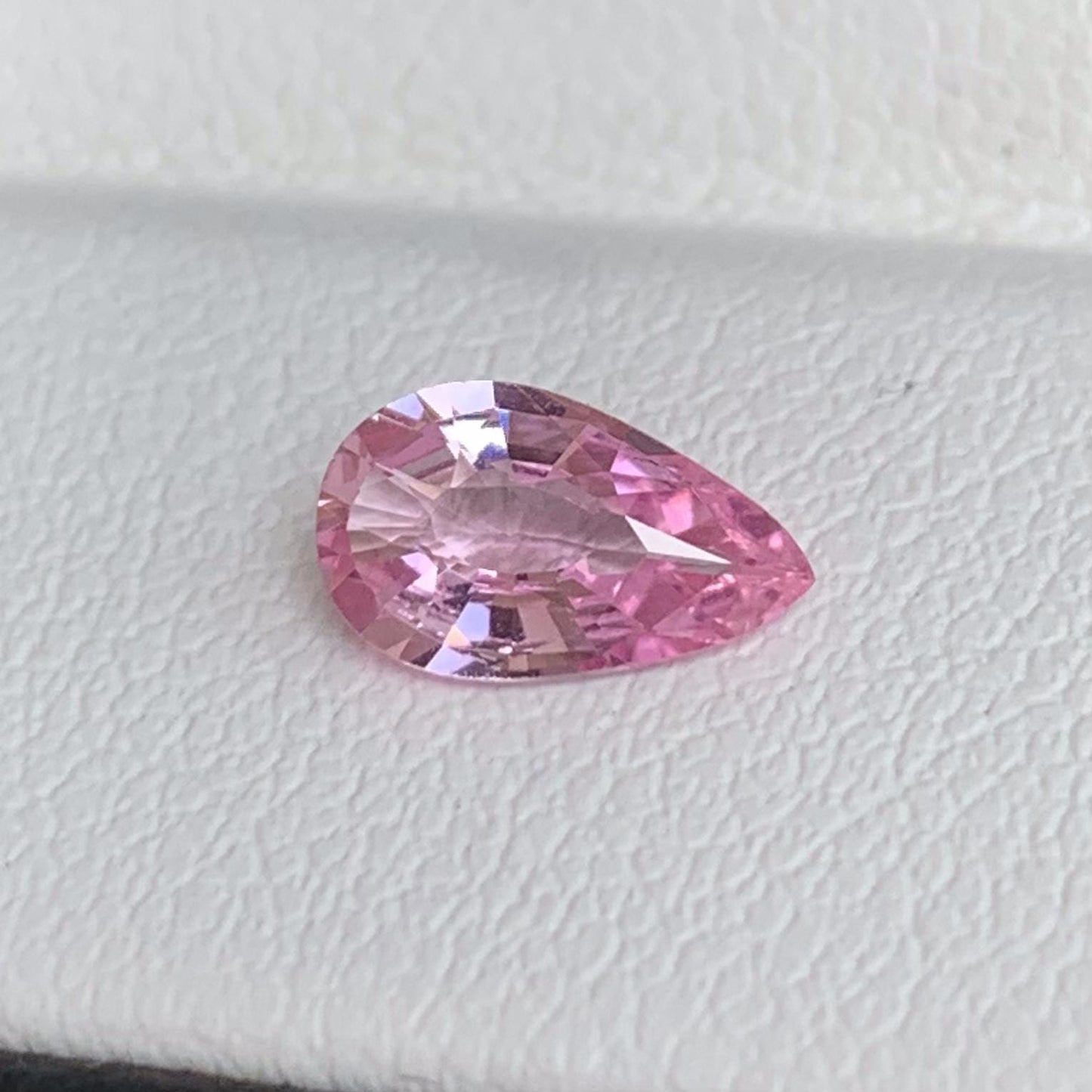 Pink Padparadscha Sapphire 0.83ct - (UH) - Baza Boutique