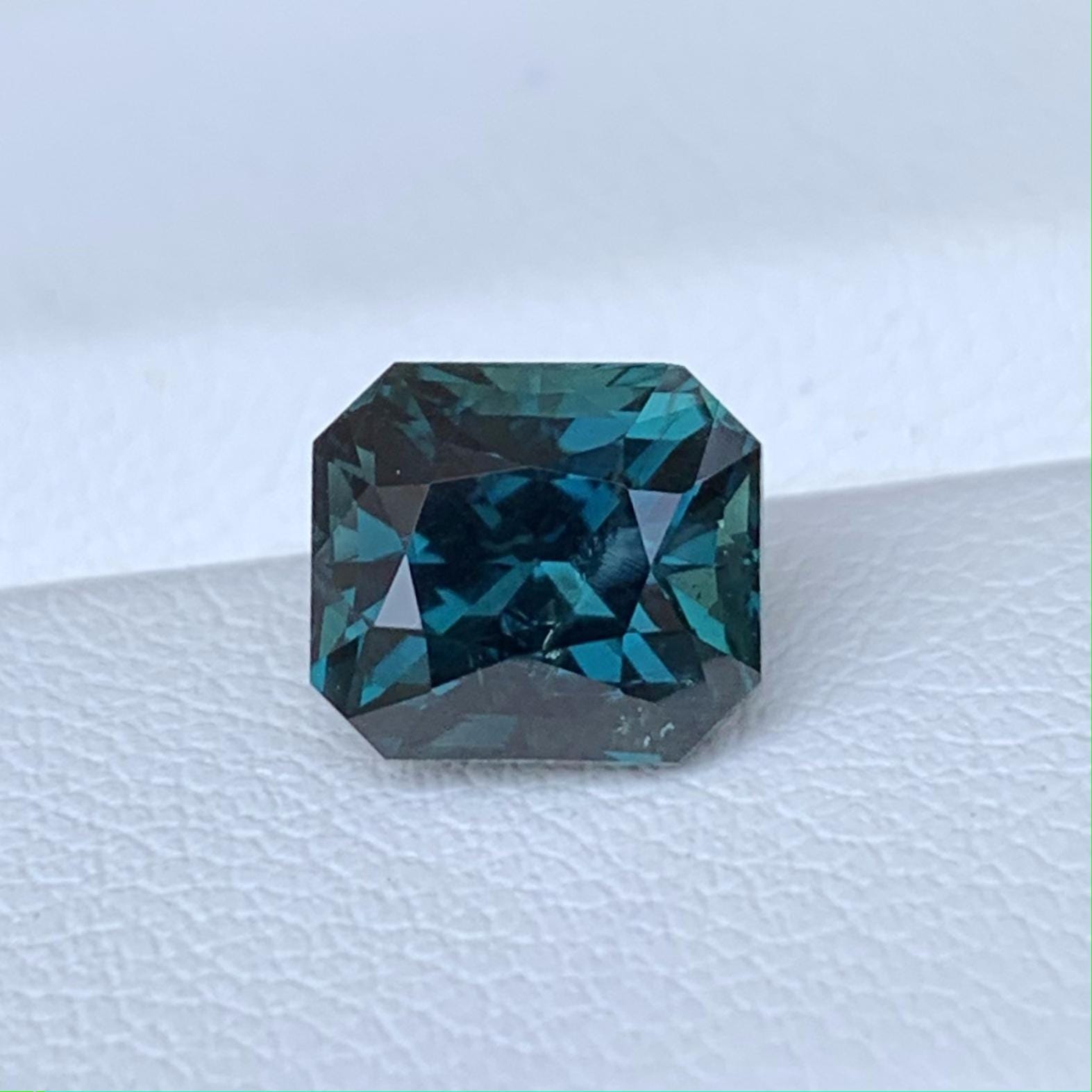 Natural Peacock Teal Sapphire 3.04ct - (UH) - Baza Boutique