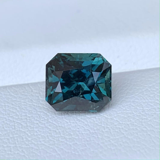 Natural Peacock Teal Sapphire 3.04ct - (UH) - Baza Boutique