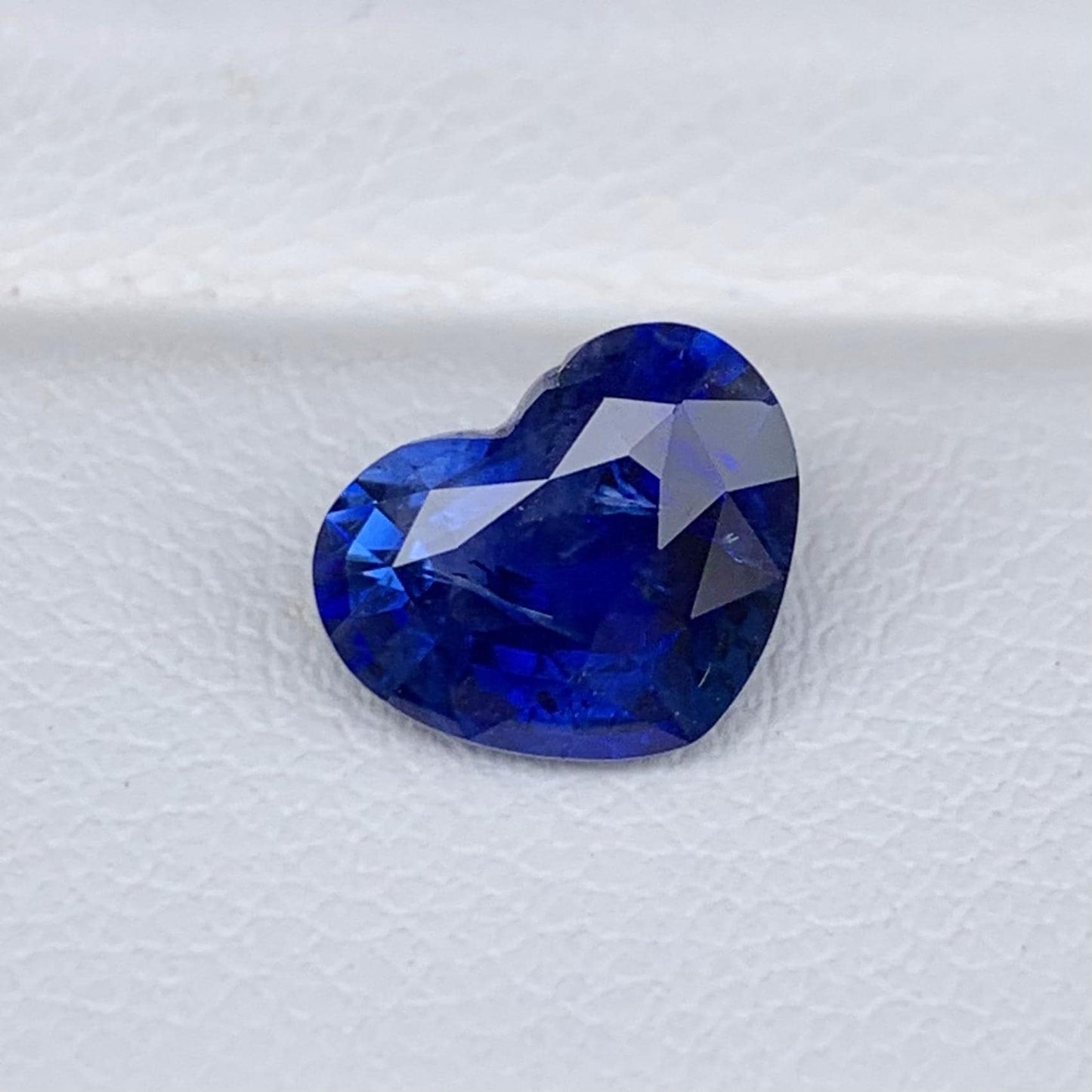Natural Heart Shaped Royal Blue Sapphire 2.23 - (H) - Baza Boutique