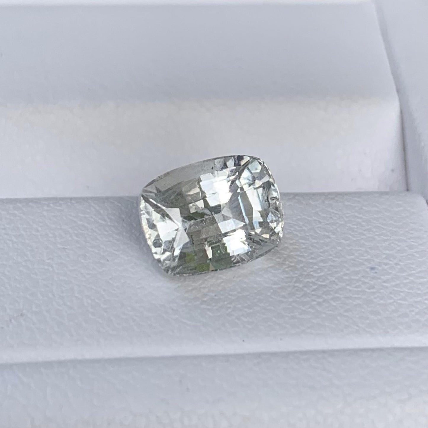 White Sapphire 2.93ct - (H) - Baza Boutique