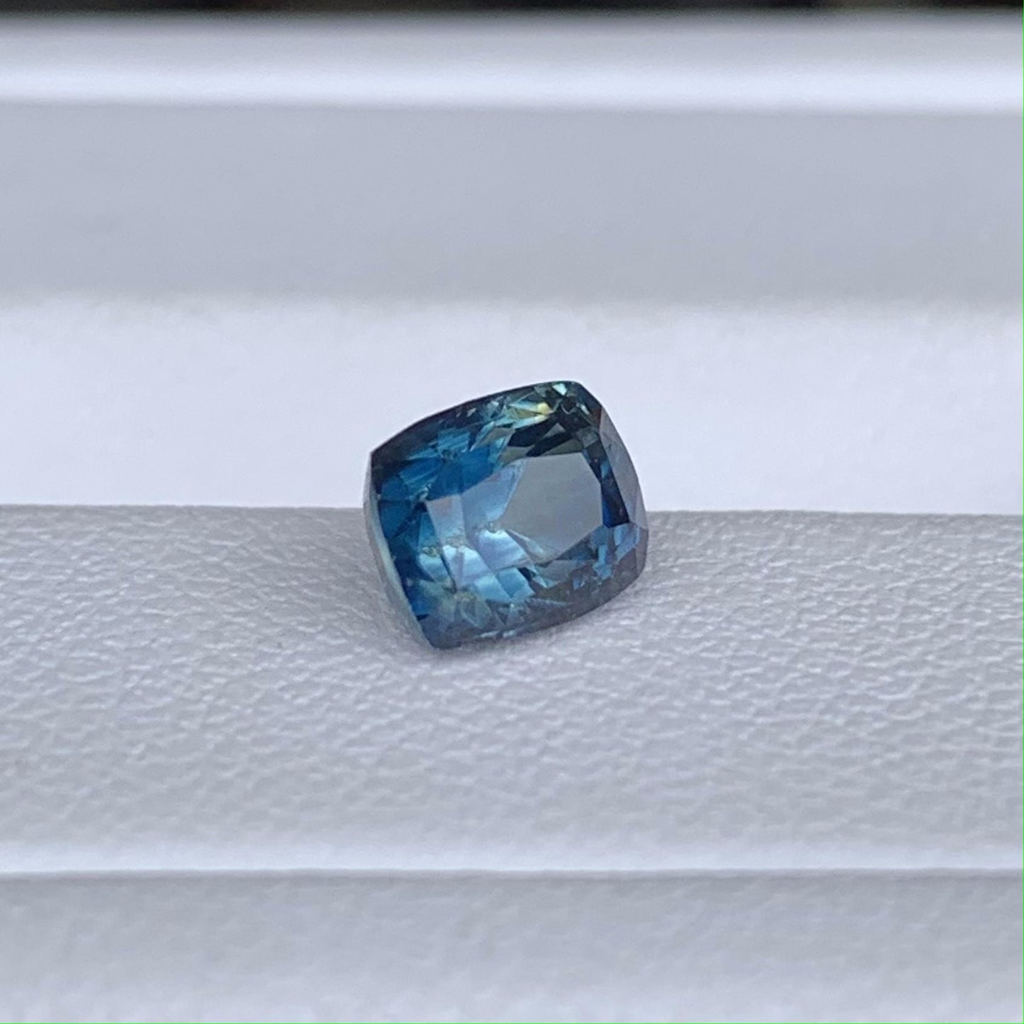 Natural Teal Sapphire 1.41ct - (UH) - Baza Boutique