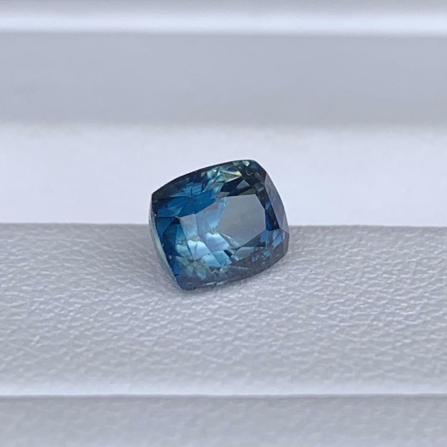 Natural Teal Sapphire 1.41ct - (UH) - Baza Boutique
