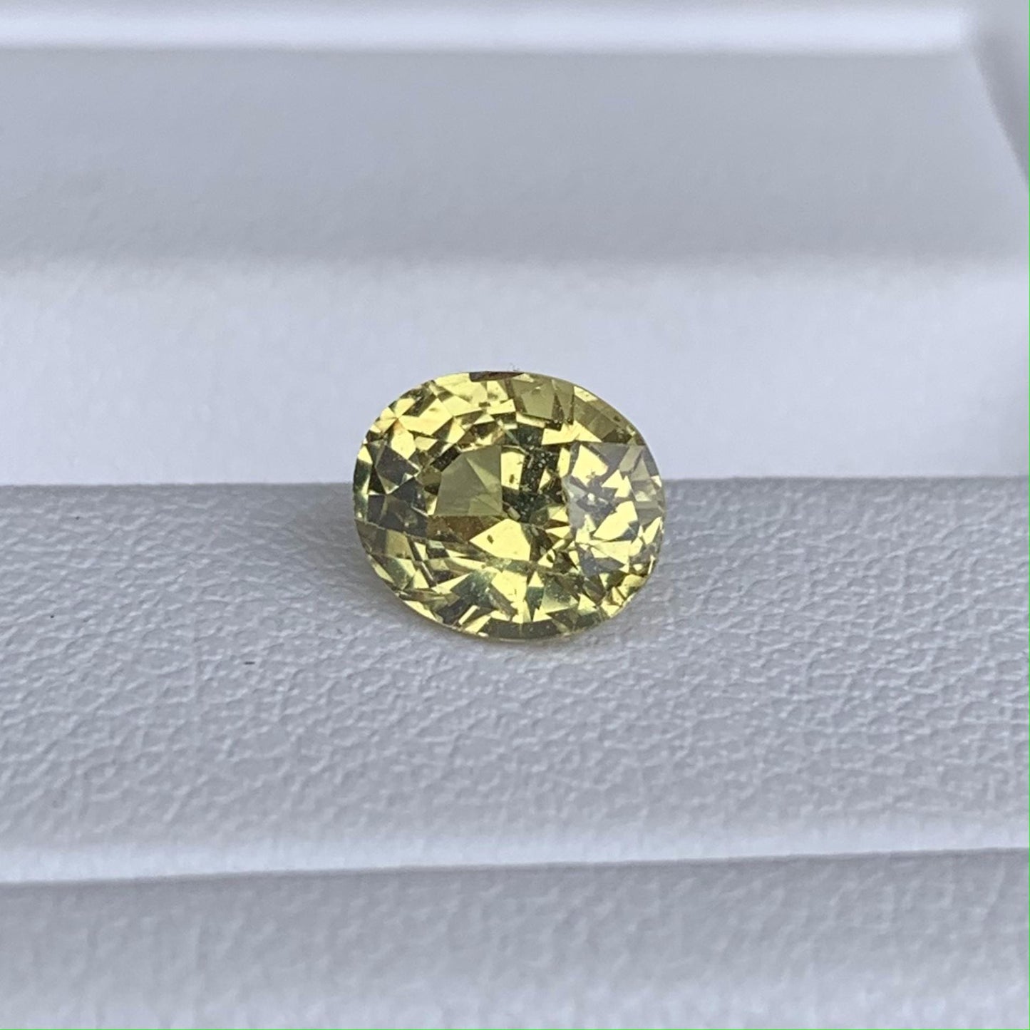 Natural Yellow Sapphire 1.66ct - (UH) - Baza Boutique