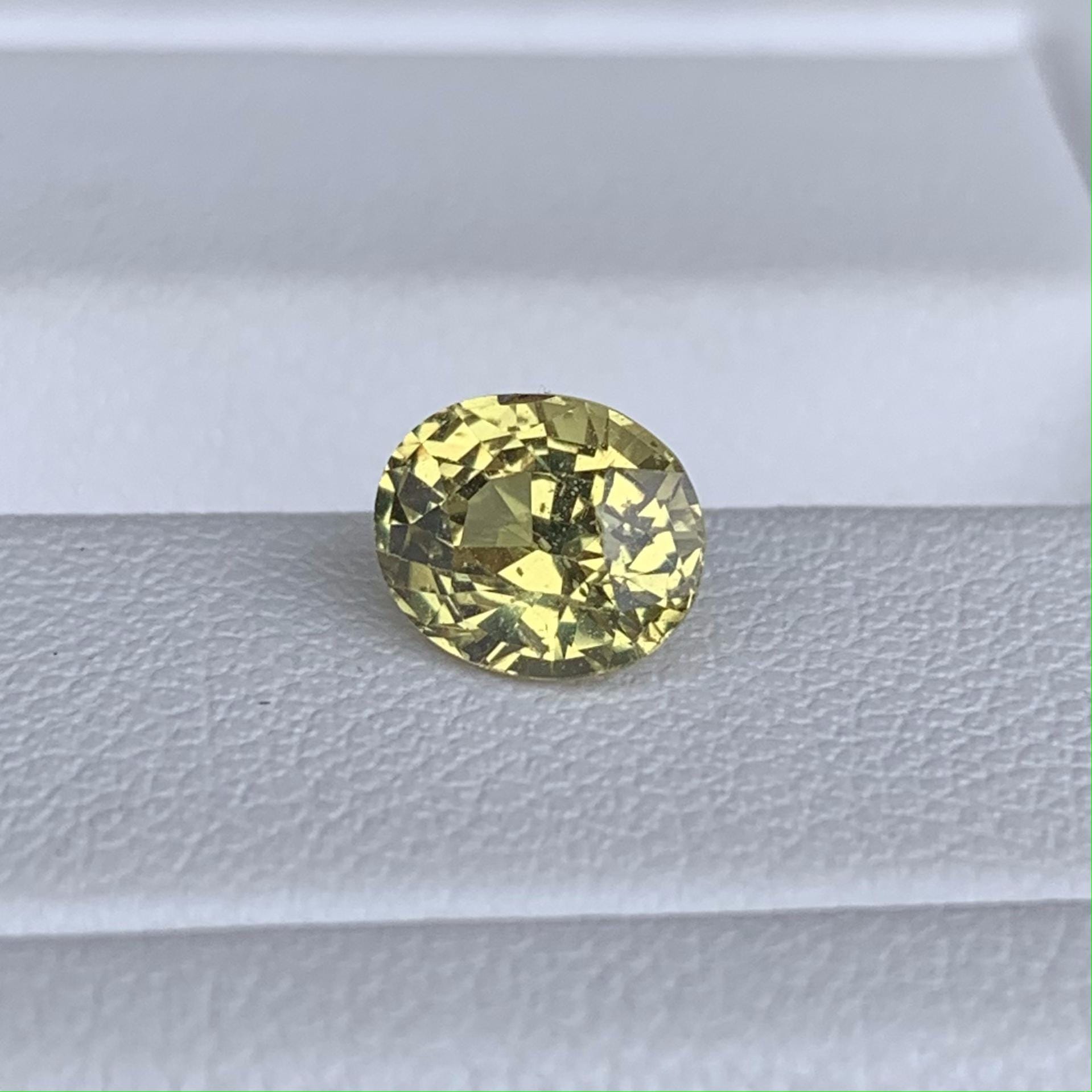 Natural Yellow Sapphire 1.66ct - (UH) - Baza Boutique