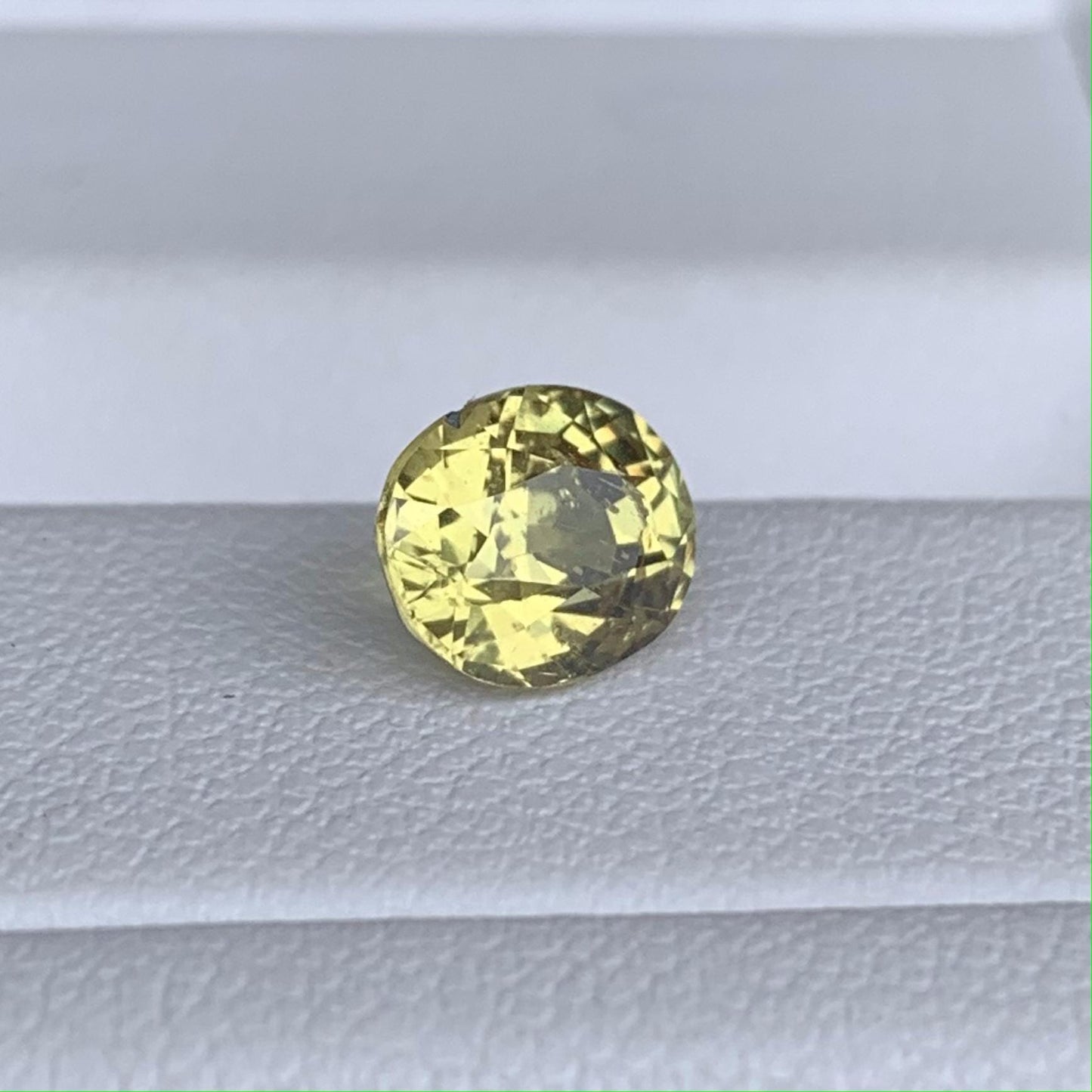 Natural Yellow Sapphire 1.66ct - (UH) - Baza Boutique