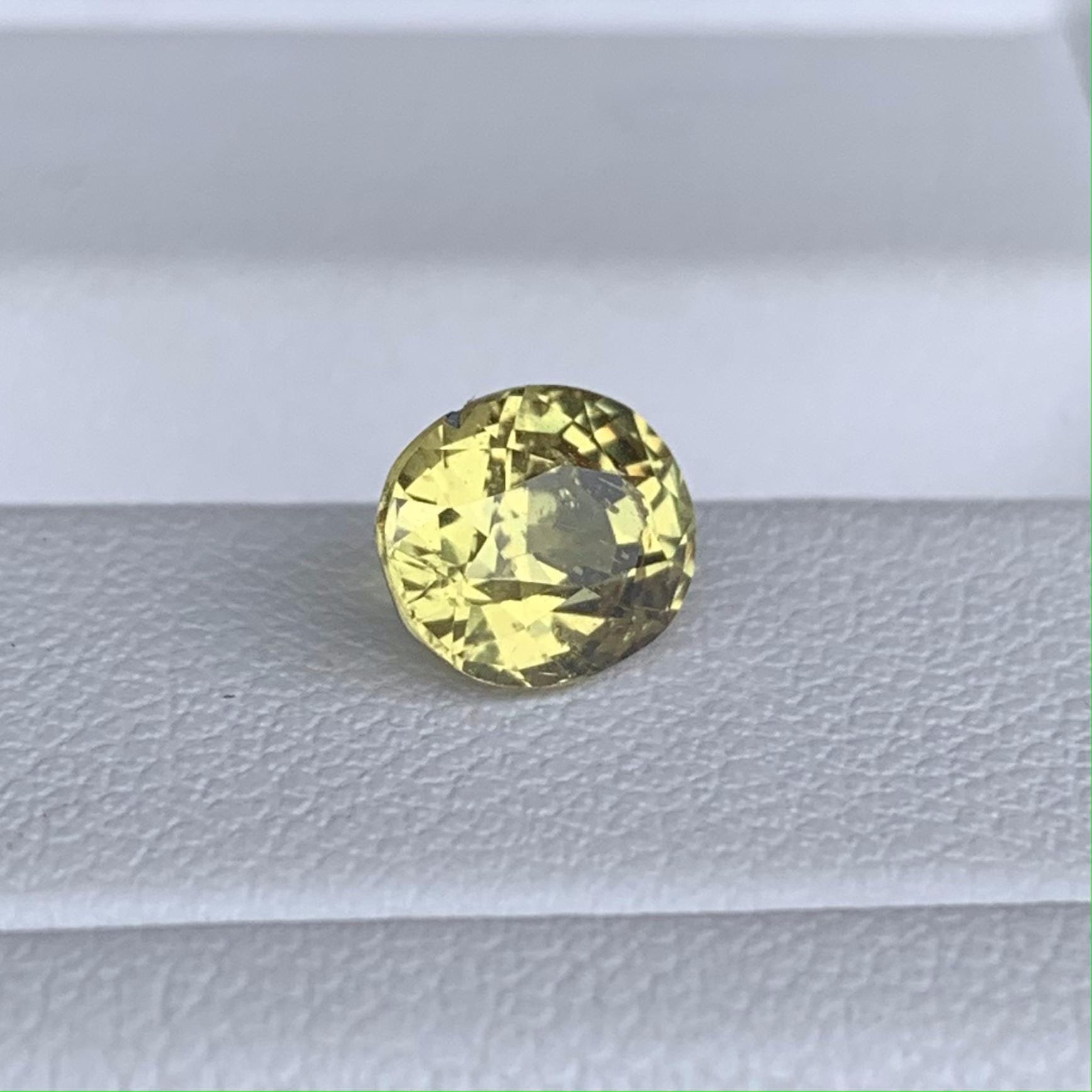 Natural Yellow Sapphire 1.66ct - (UH) - Baza Boutique
