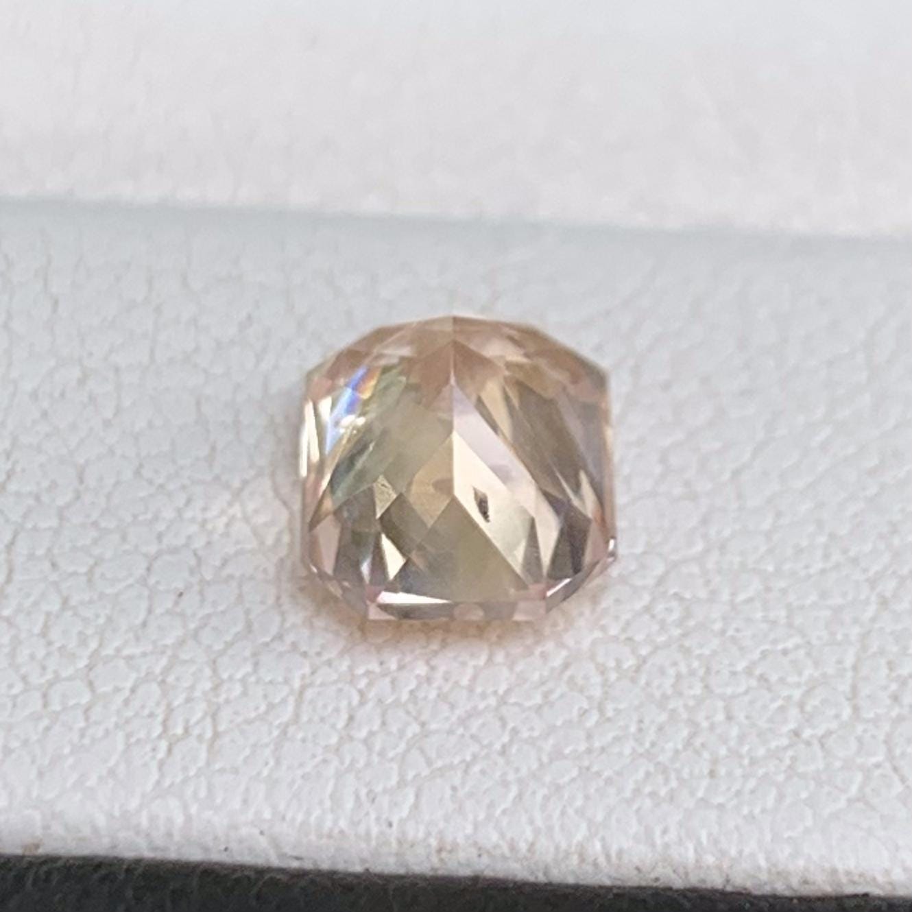 Peach Sapphire 1.78ct - (H) - Baza Boutique