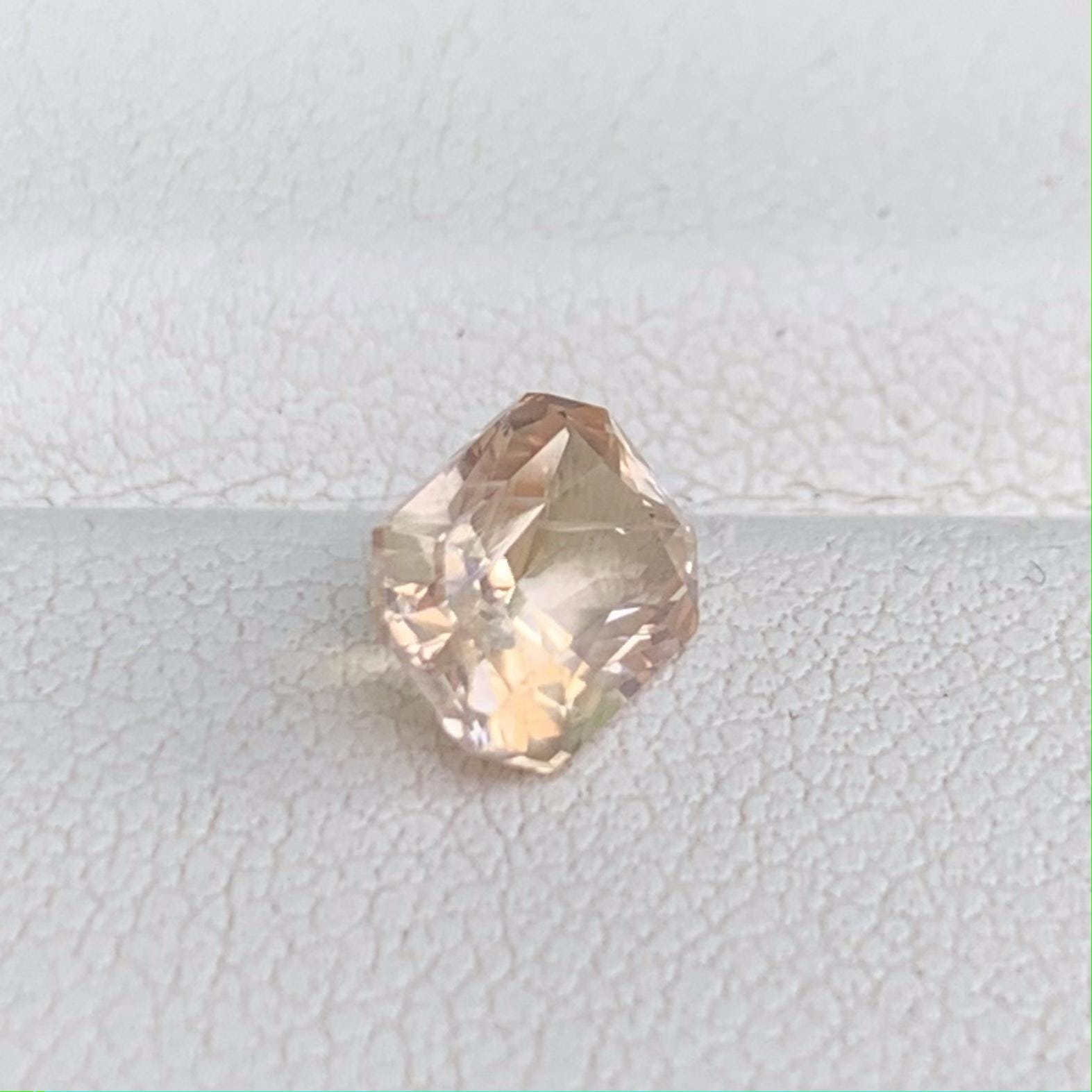 Peach Sapphire 1.78ct - (H) - Baza Boutique