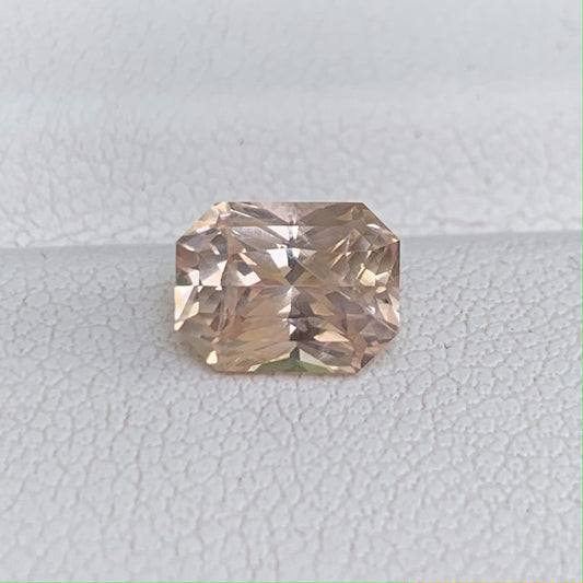 Peach Sapphire 1.78ct - (H) - Baza Boutique