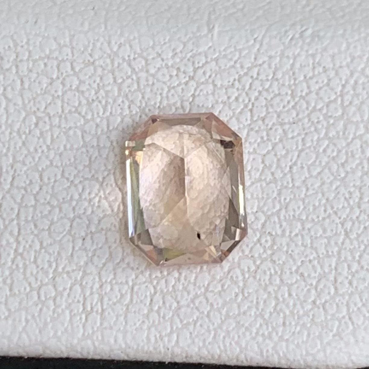 Peach Sapphire 1.78ct - (H) - Baza Boutique
