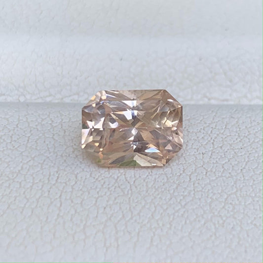 Peach Sapphire 1.78ct - (H) - Baza Boutique