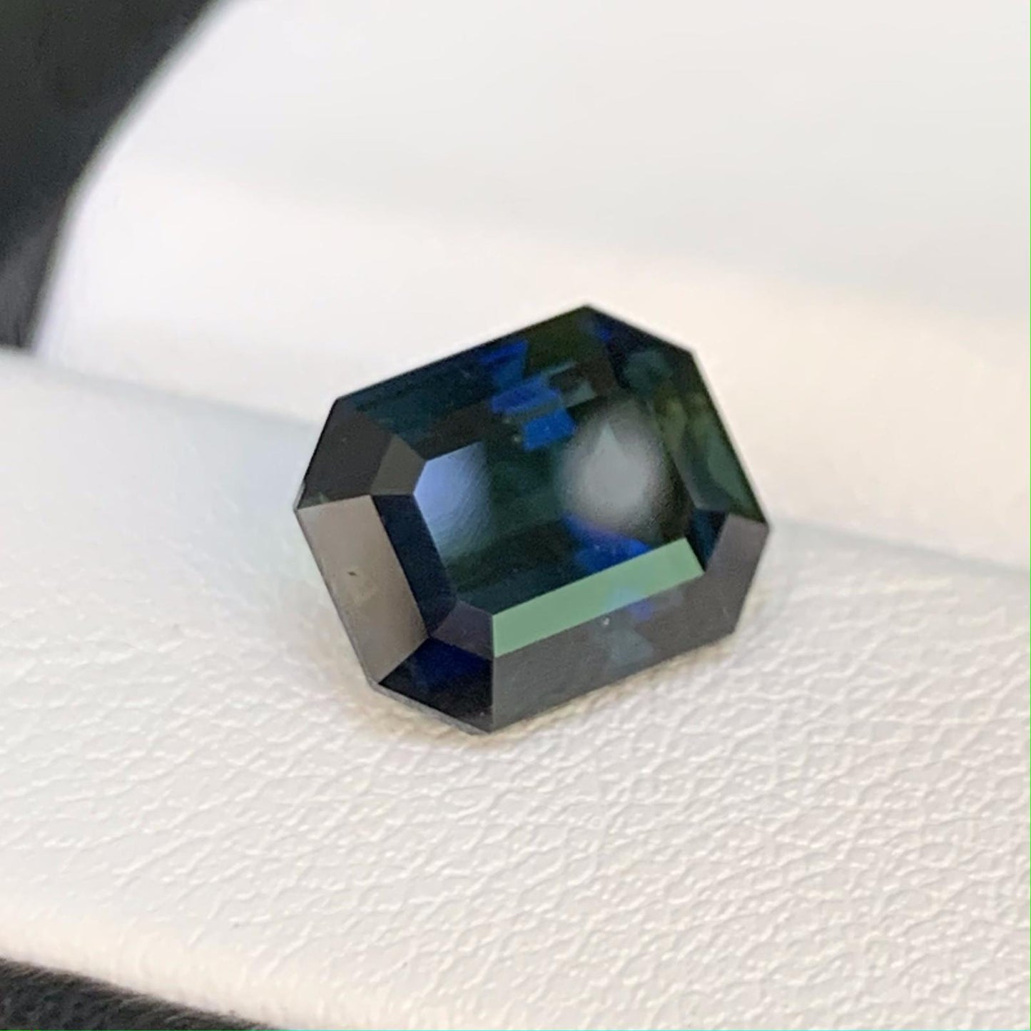 Natural Deep Blue Sapphire 4.03ct - (H)