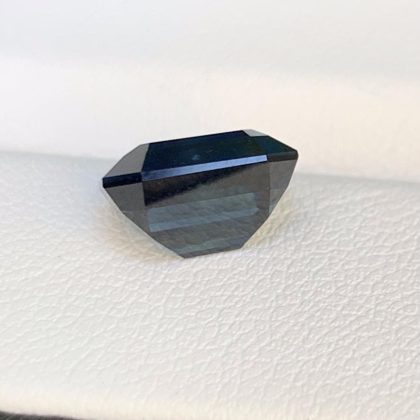 Natural Deep Blue Sapphire 4.03ct - (H)