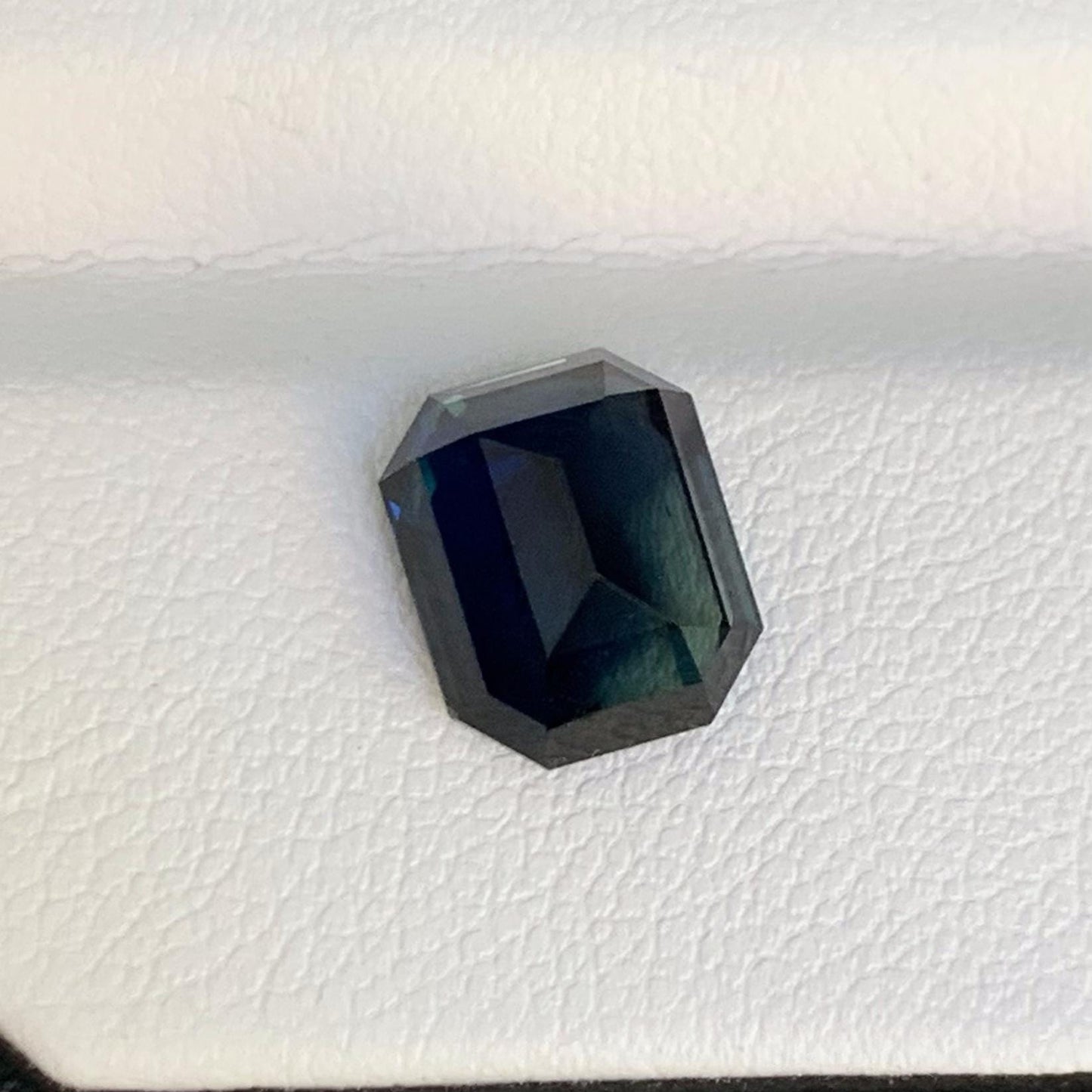 Natural Deep Blue Sapphire 4.03ct - (H)