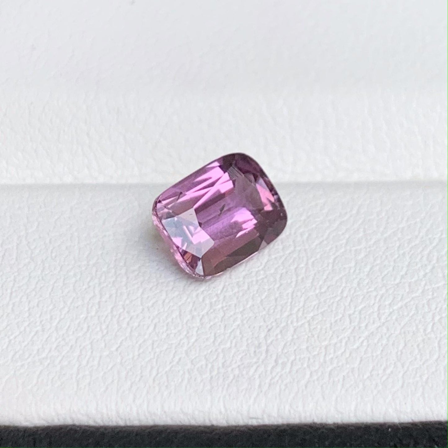 Natura Pink Sapphire Sapphire 1.37ct - (UH) - Baza Boutique