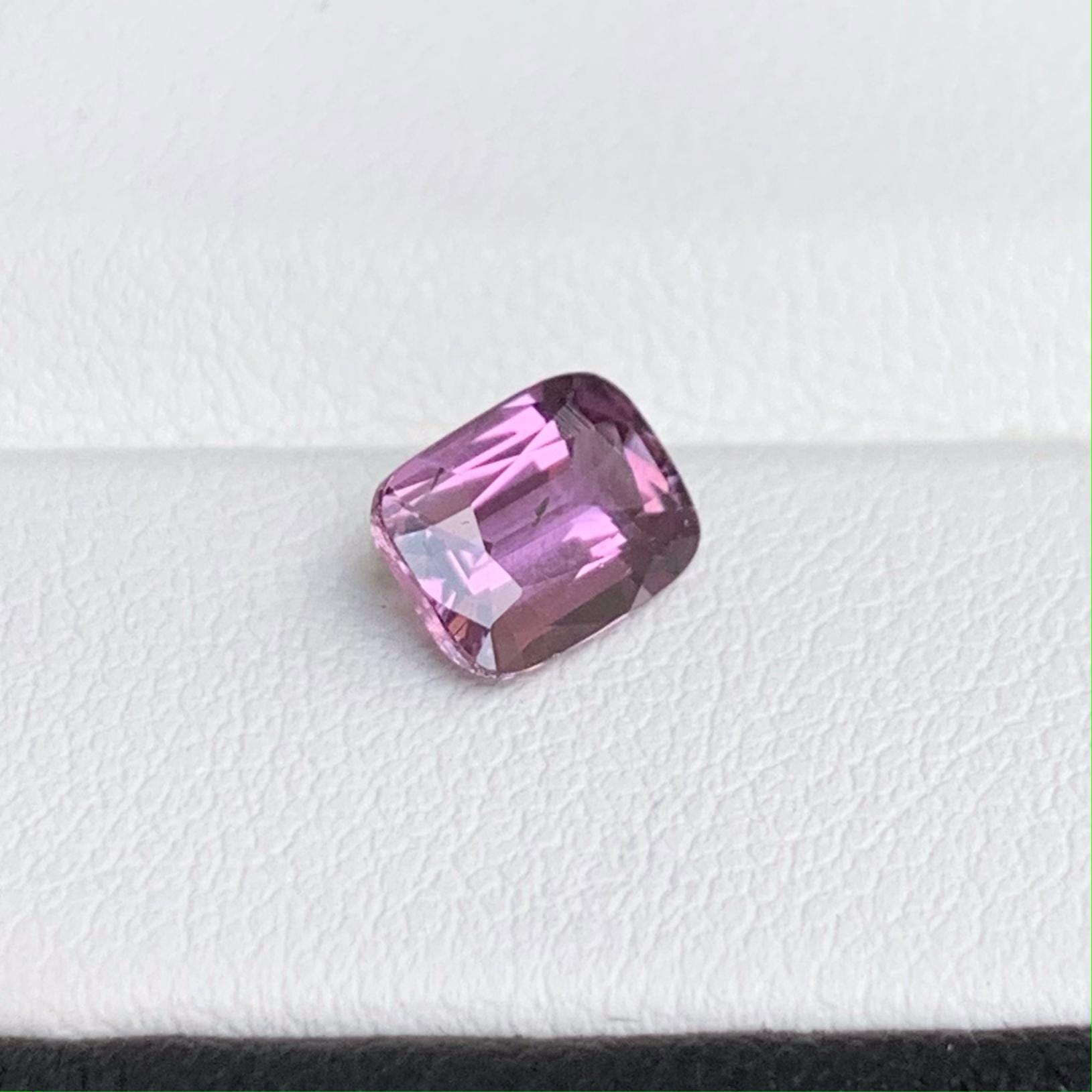 Natura Pink Sapphire Sapphire 1.37ct - (UH) - Baza Boutique