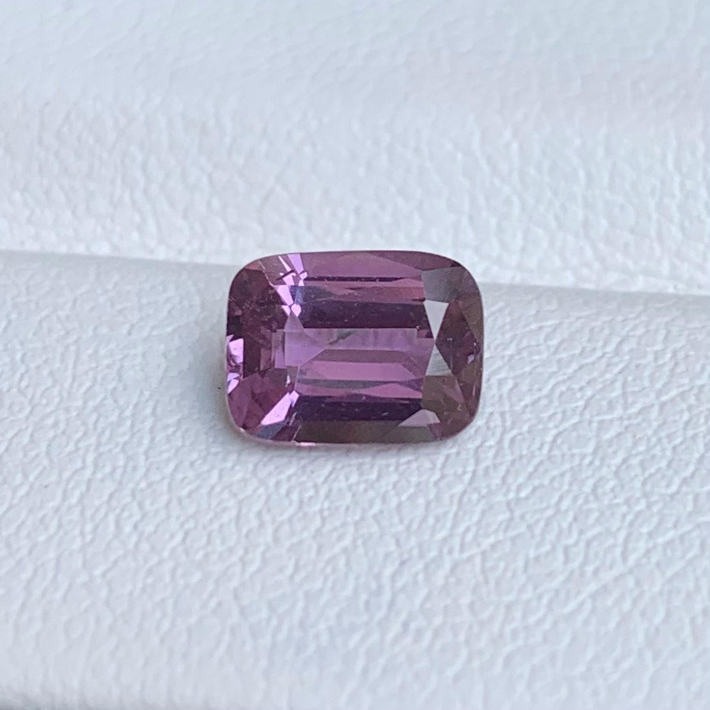 Natura Pink Sapphire Sapphire 1.37ct - (UH) - Baza Boutique