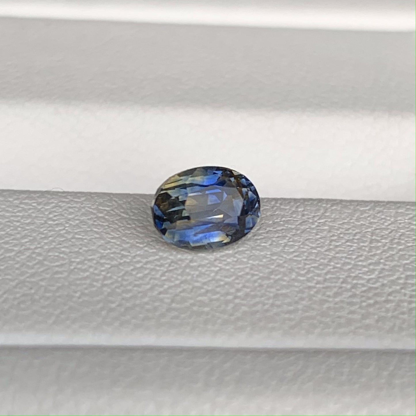 Rare Bi Color Sapphire 1ct - (H) - Baza Boutique