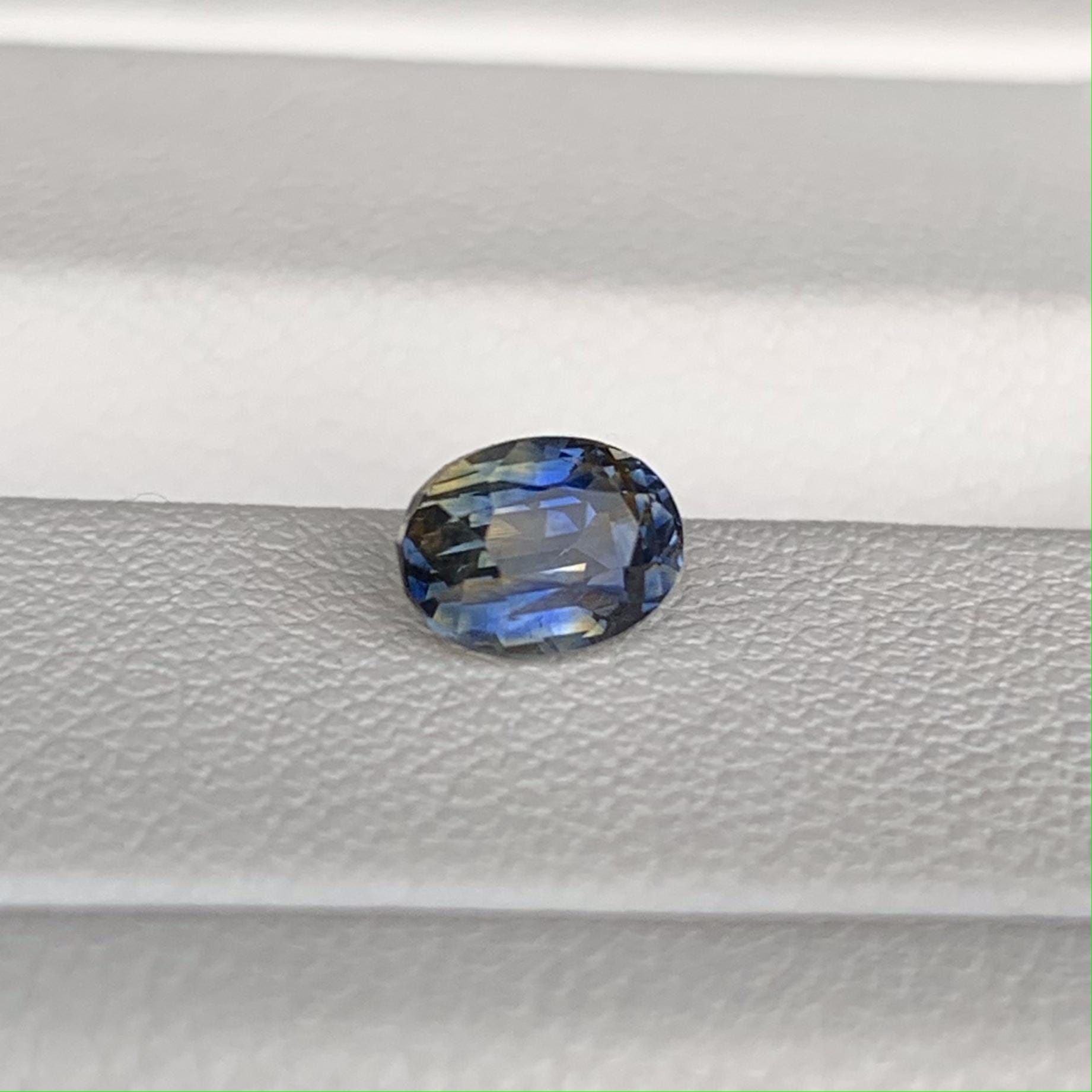 Rare Bi Color Sapphire 1ct - (H) - Baza Boutique
