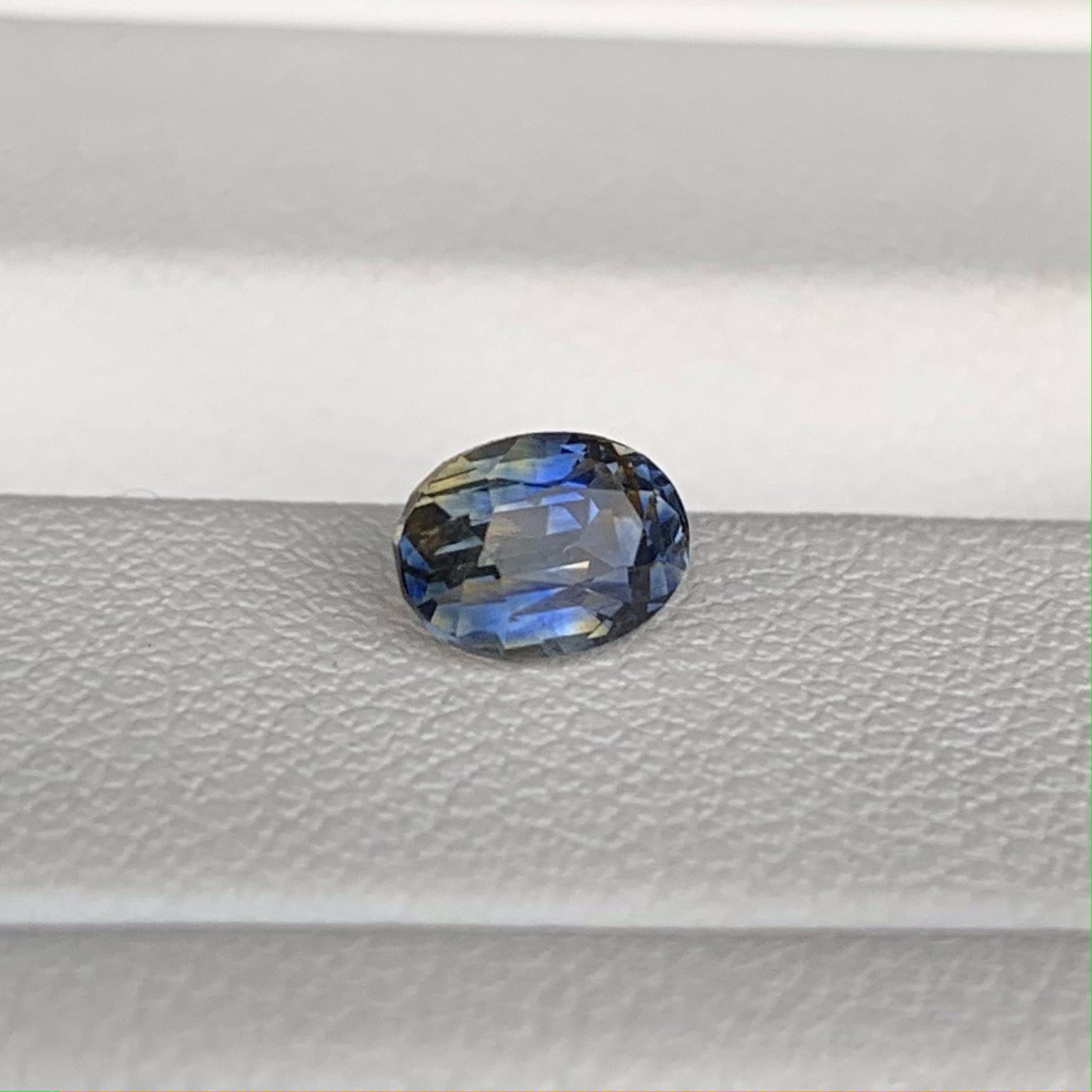 Rare Bi Color Sapphire 1ct - (H) - Baza Boutique
