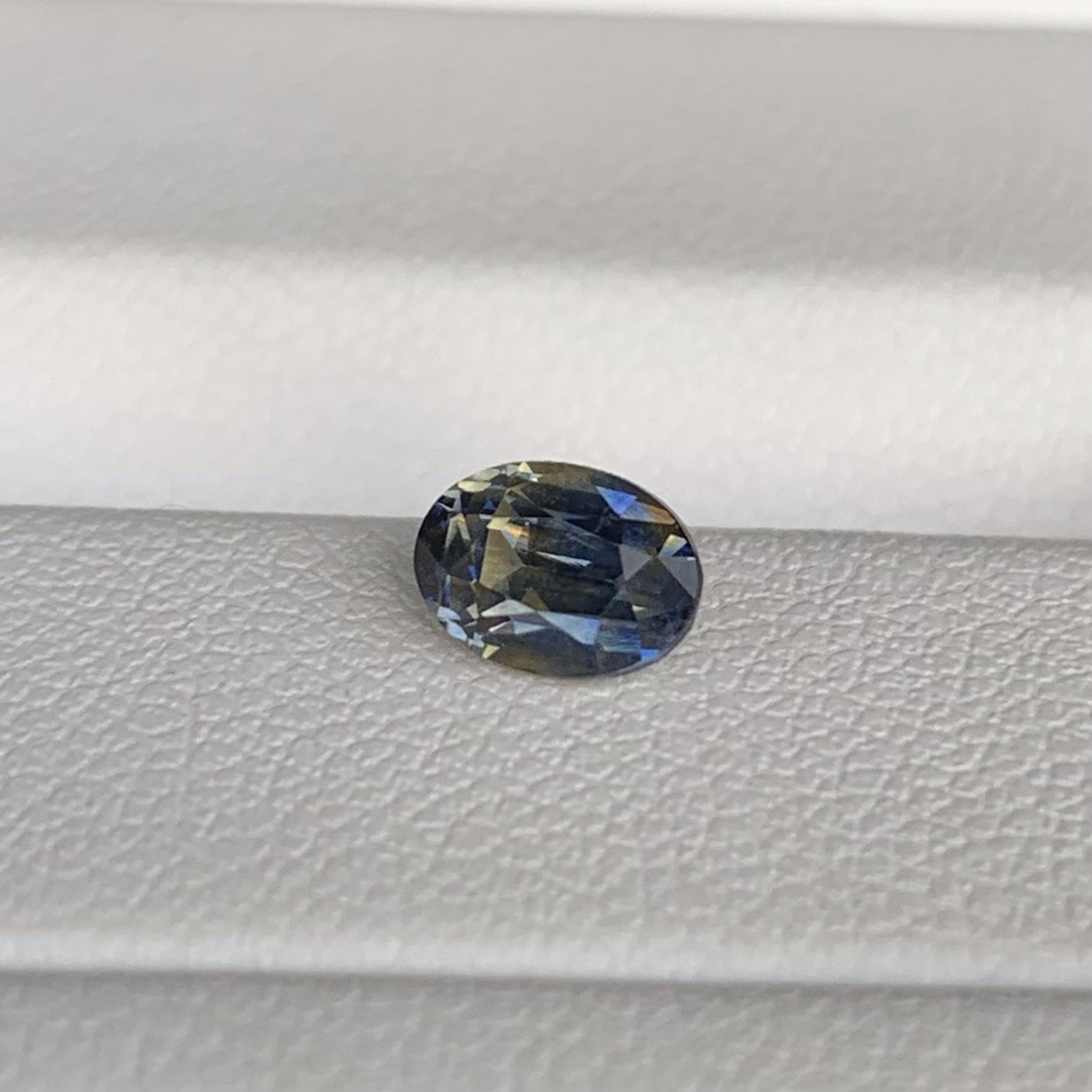 Rare Bi Color Sapphire 1ct - (H) - Baza Boutique
