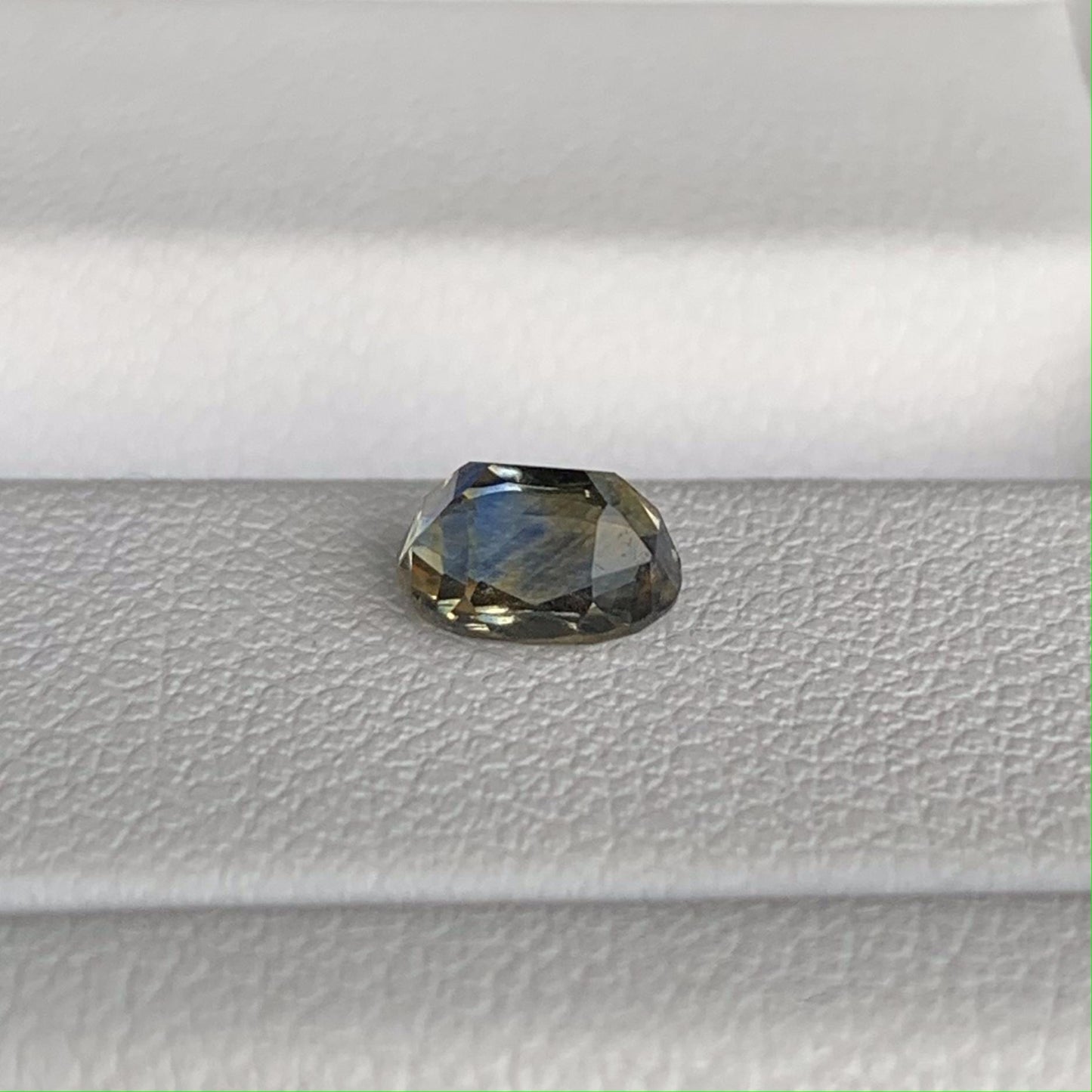 Rare Bi Color Sapphire 1ct - (H) - Baza Boutique