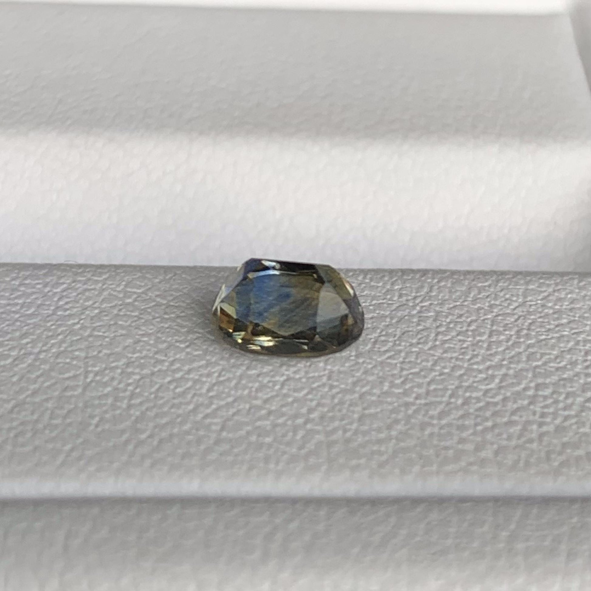 Rare Bi Color Sapphire 1ct - (H) - Baza Boutique