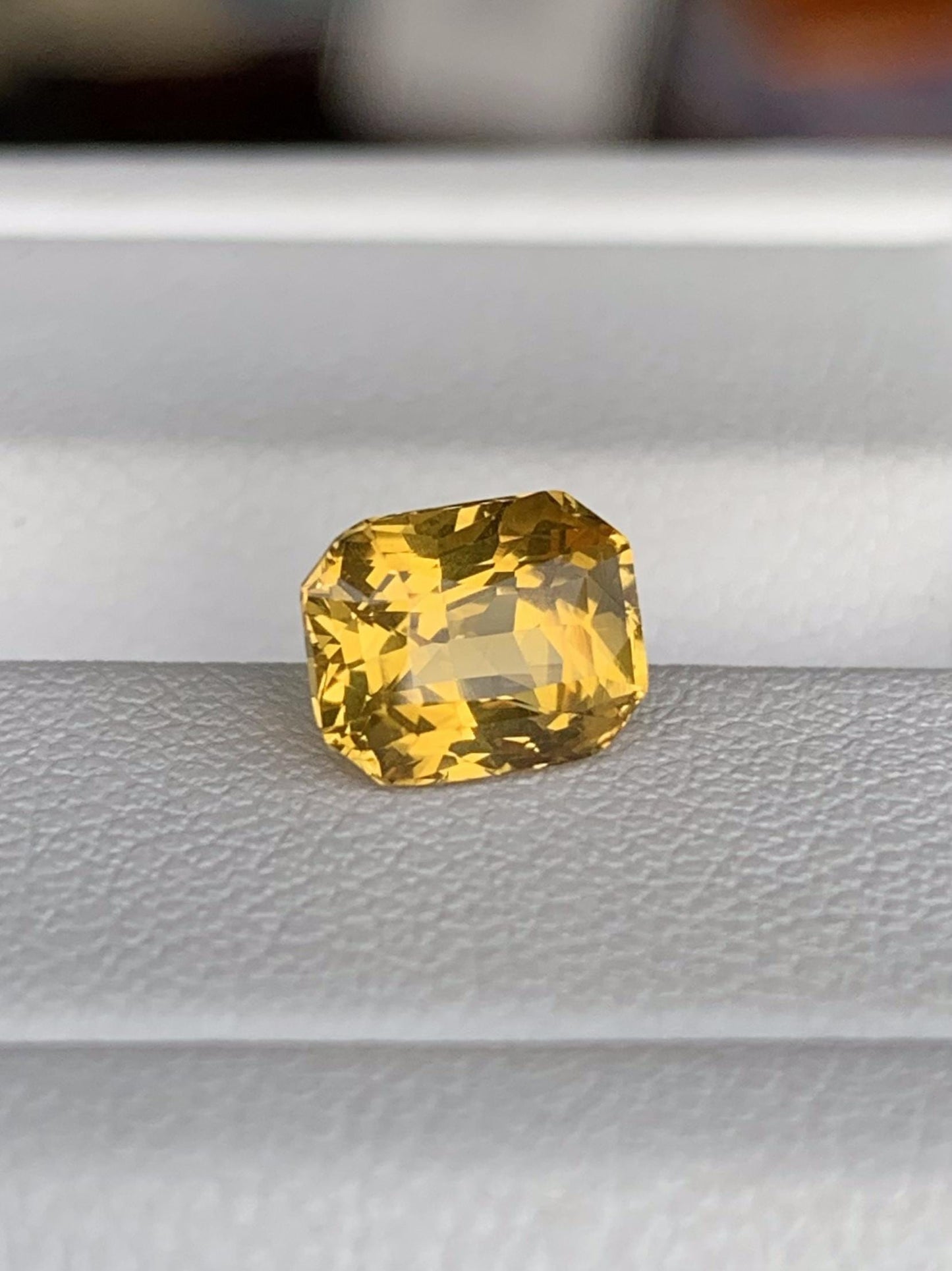Natual Yellow Sapphire 2.06ct - (H) - Baza Boutique