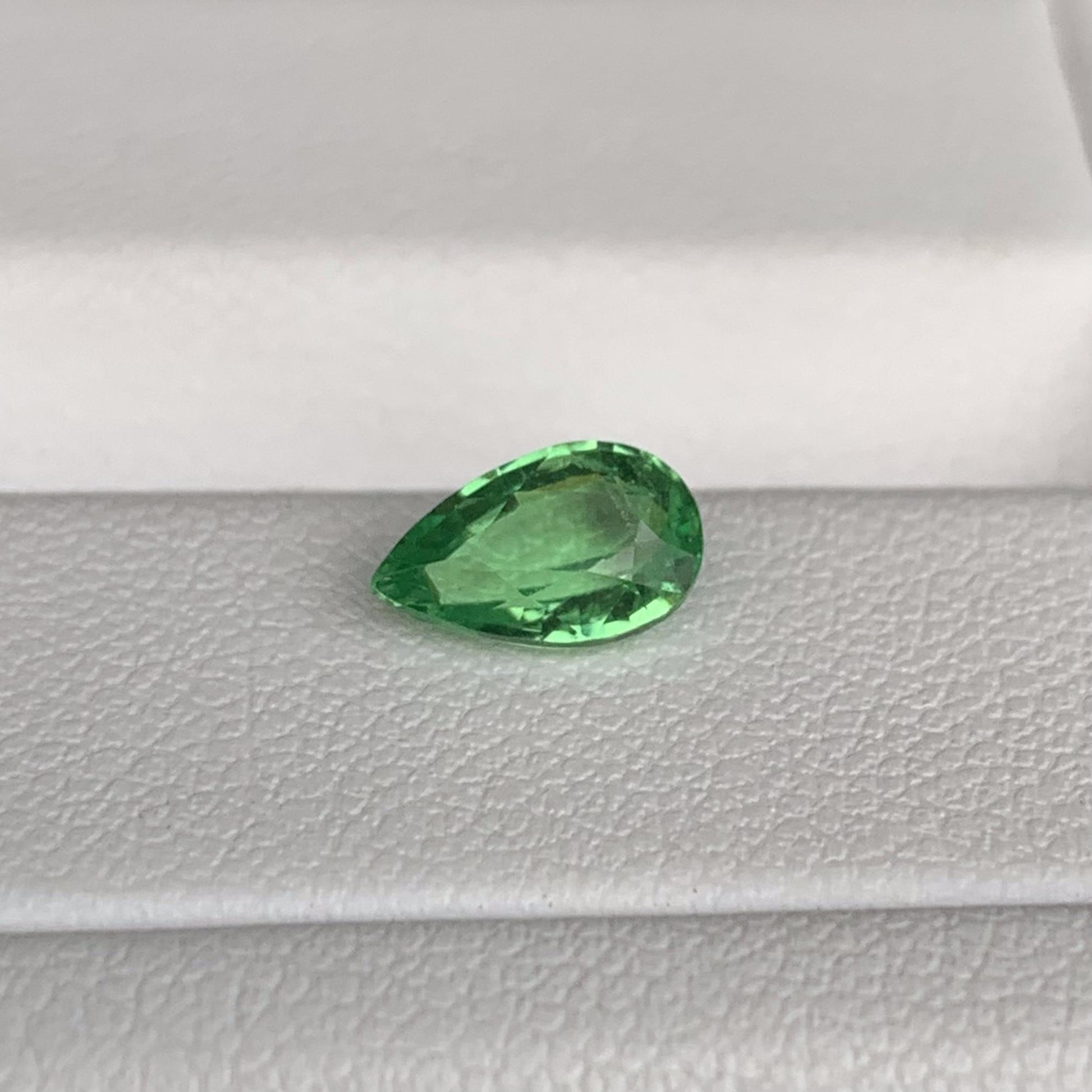 Natural Tsavorite Garnet 1.03ct (UH) - Baza Boutique