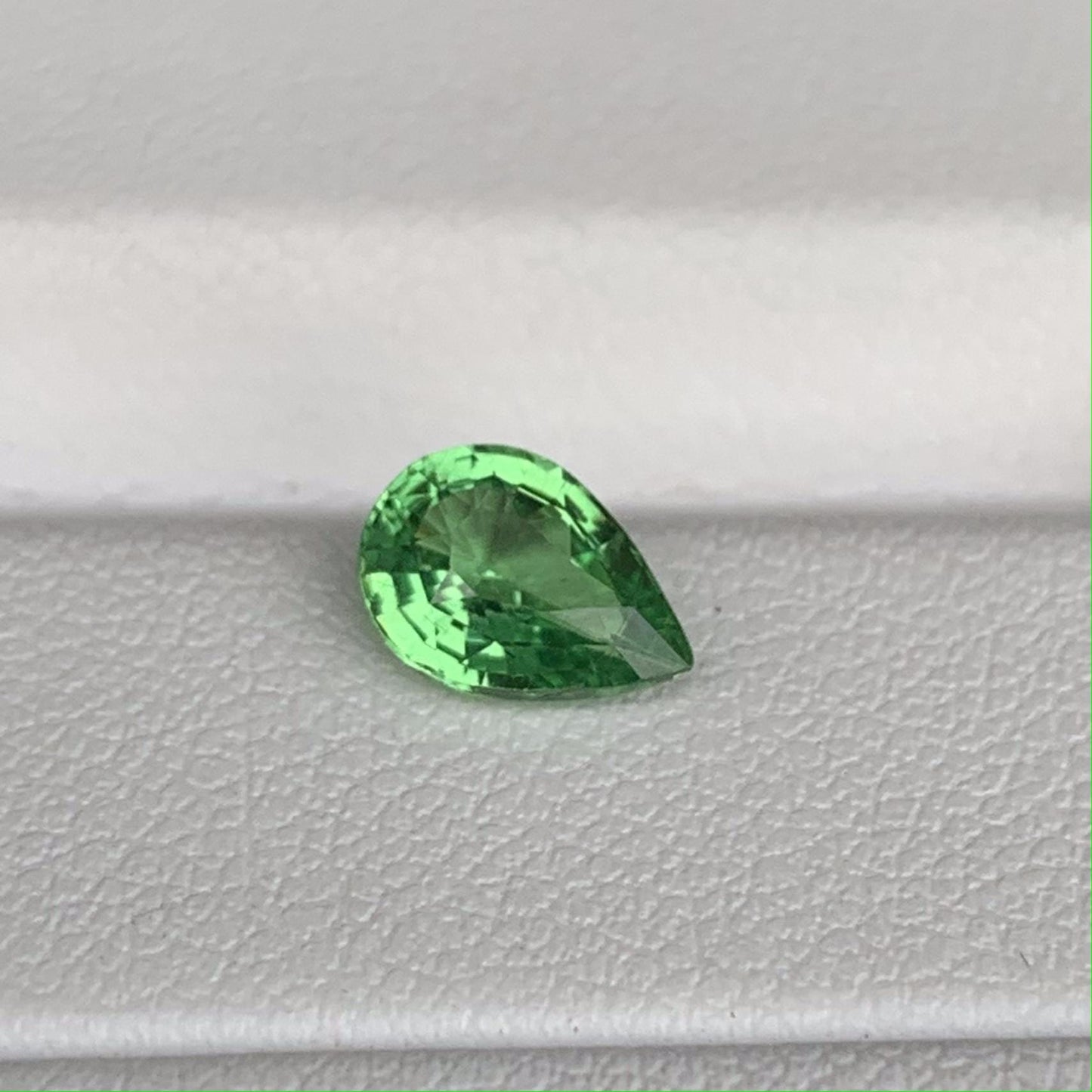 Natural Tsavorite Garnet 1.01ct (UH) - Baza Boutique