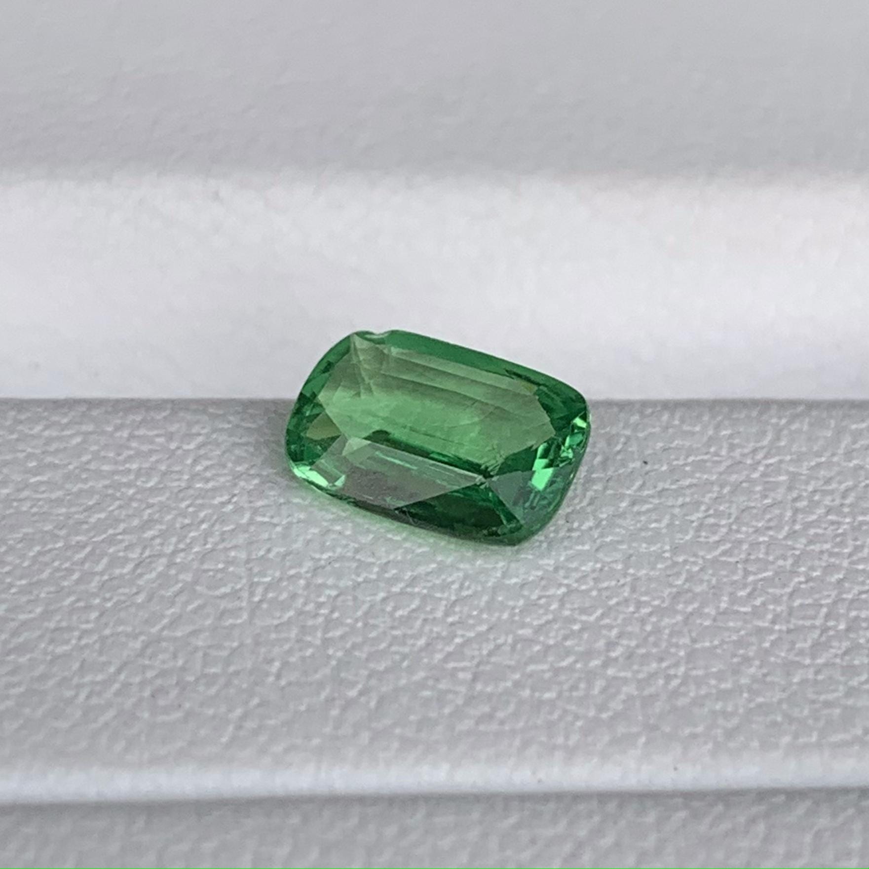 Natural Tsavorite Garnet 1.03ct (UH) - Baza Boutique