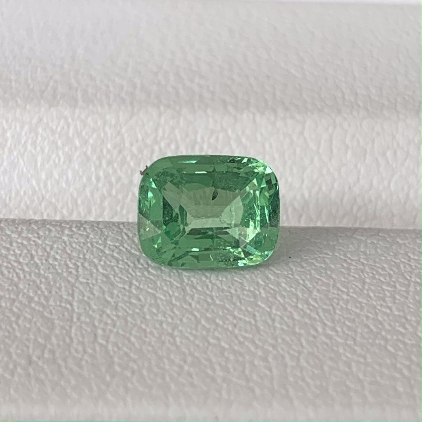 Natural Tsavorite Garnet 1.51ct (UH) - Baza Boutique