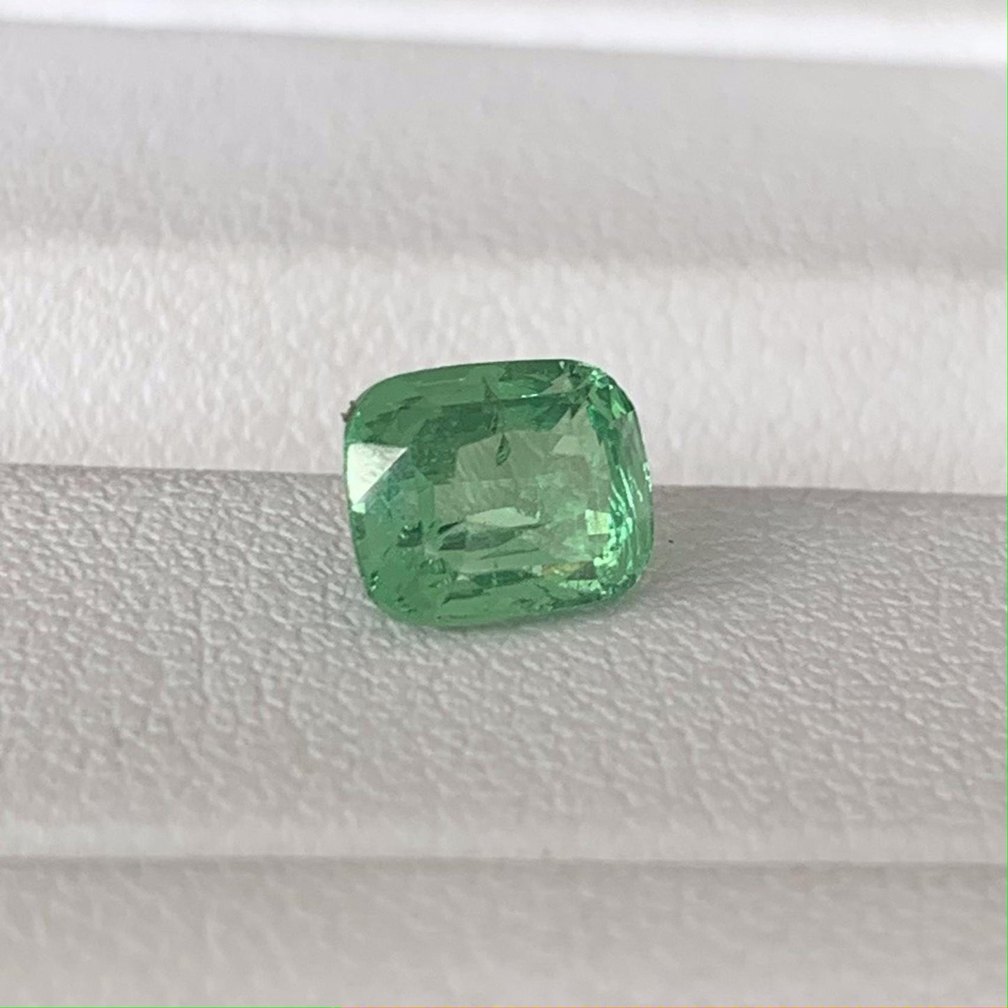 Natural Tsavorite Garnet 1.51ct (UH) - Baza Boutique