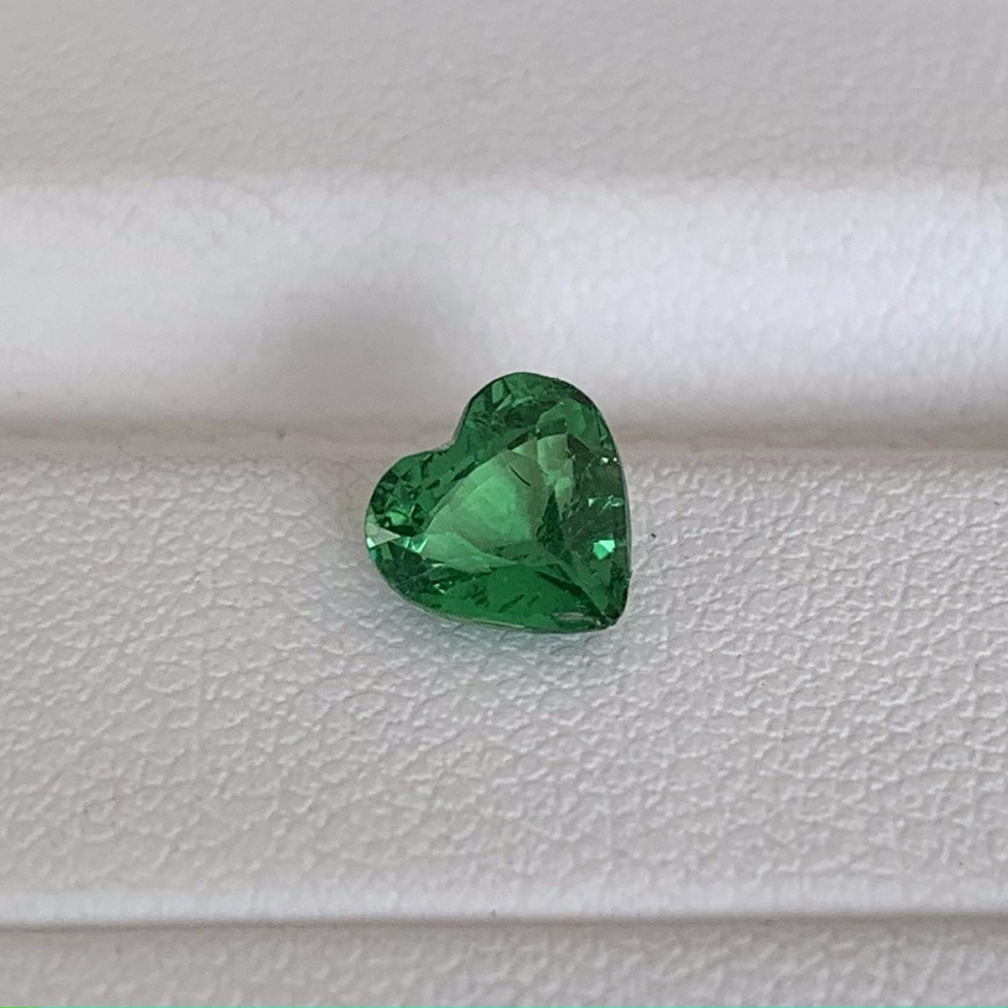 Natural Heart Shaped Tsavorite Garnet 1.00ct (UH) - Baza Boutique