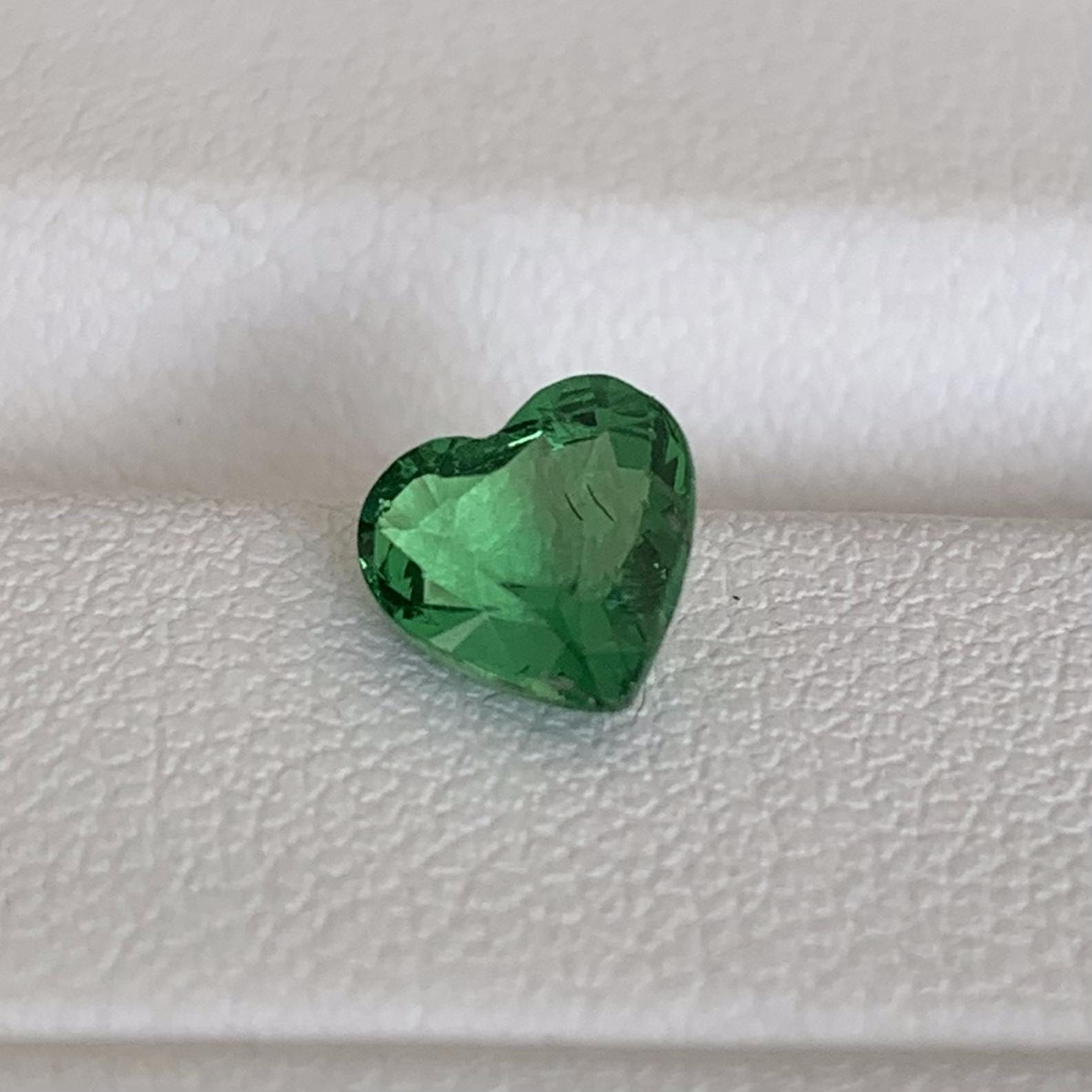 Natural Heart Shaped Tsavorite Garnet 1.00ct (UH) - Baza Boutique