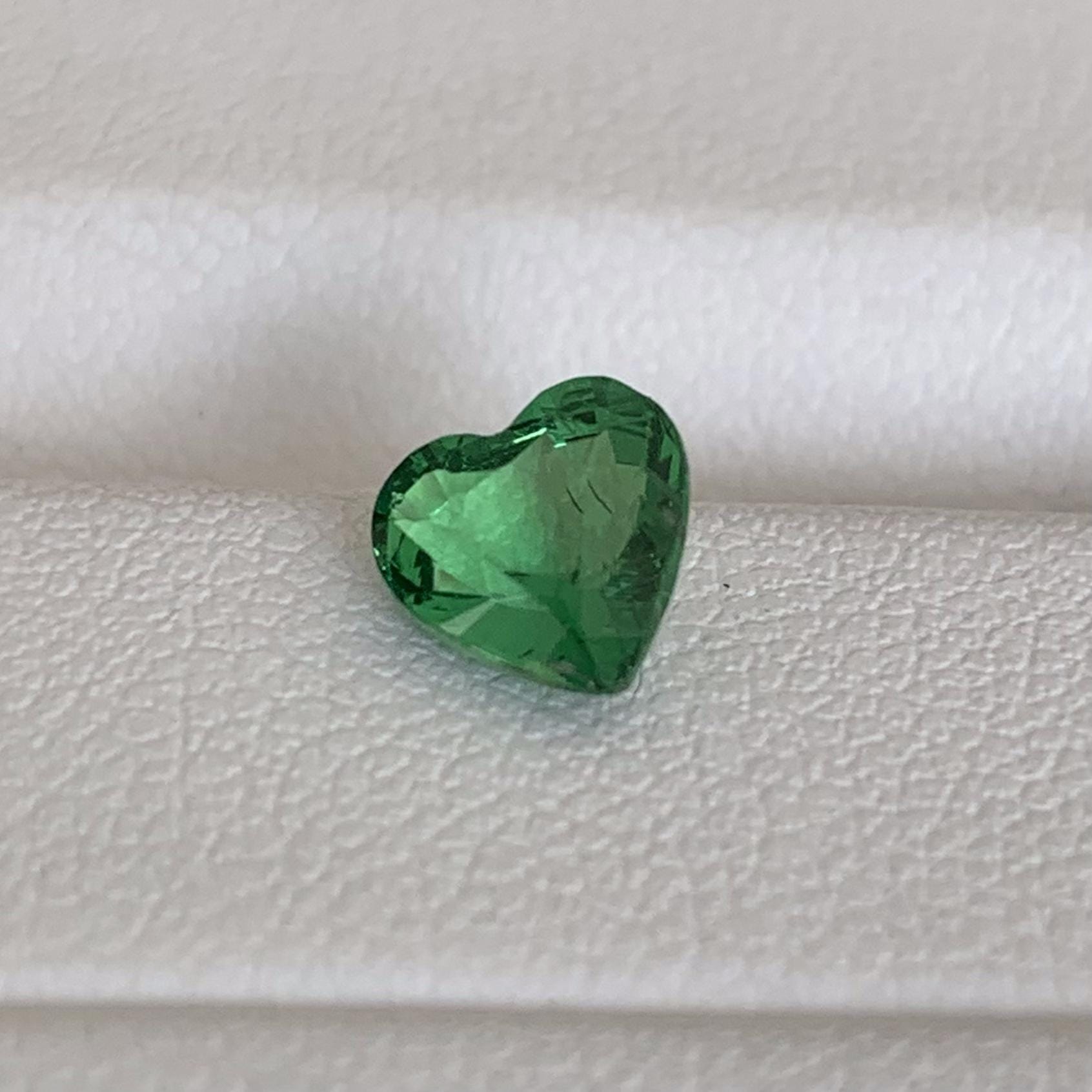 Natural Heart Shaped Tsavorite Garnet 1.00ct (UH) - Baza Boutique