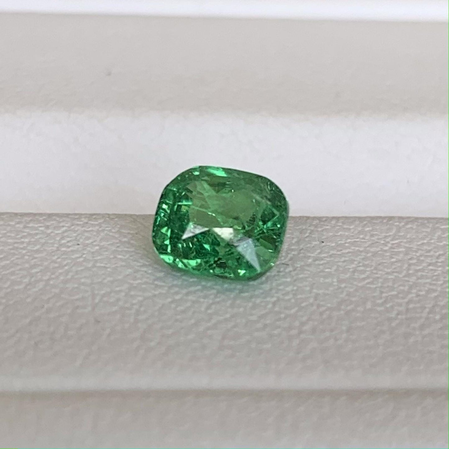 Natural Tsavorite Garnet 1.02ct (UH) - Baza Boutique
