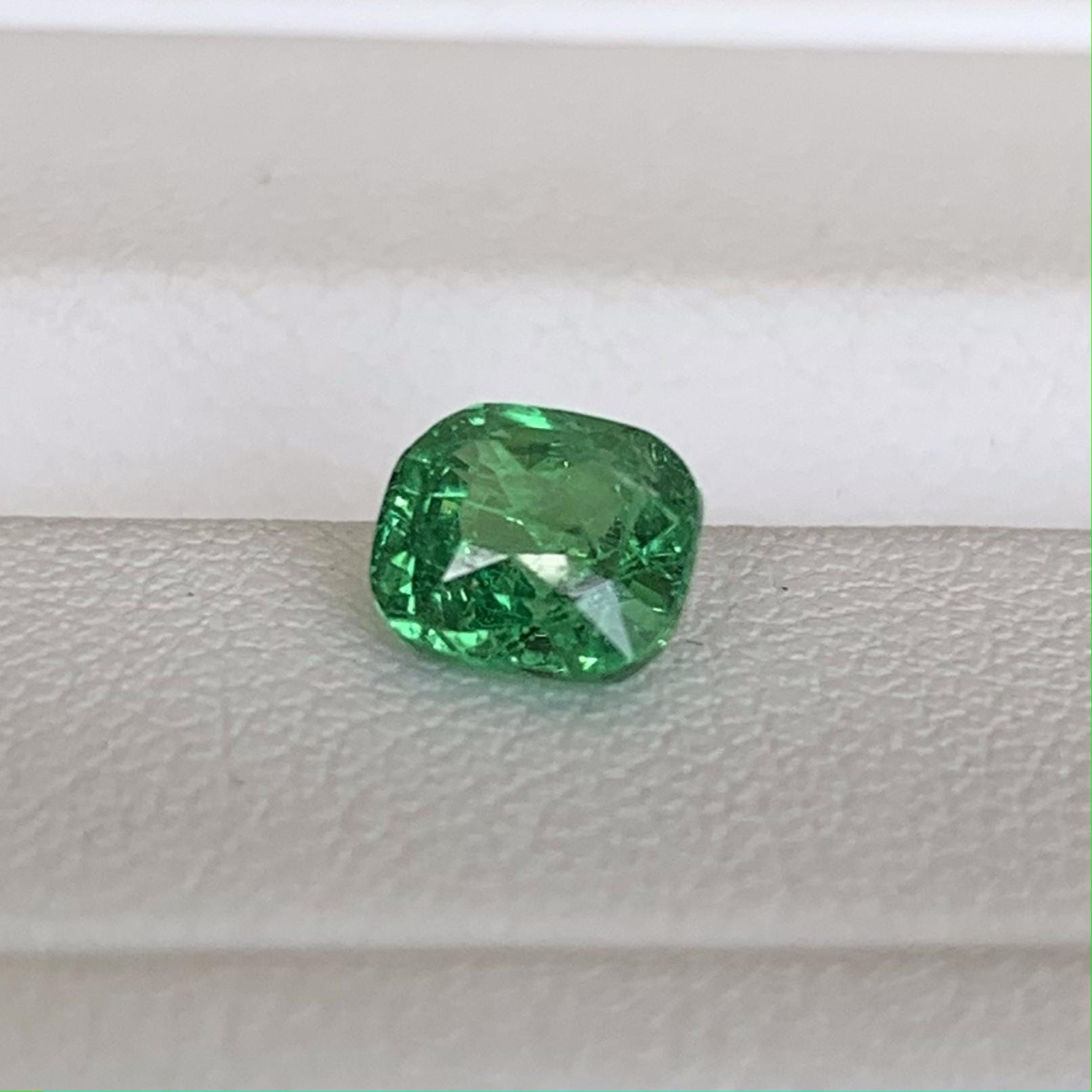 Natural Tsavorite Garnet 1.02ct (UH) - Baza Boutique