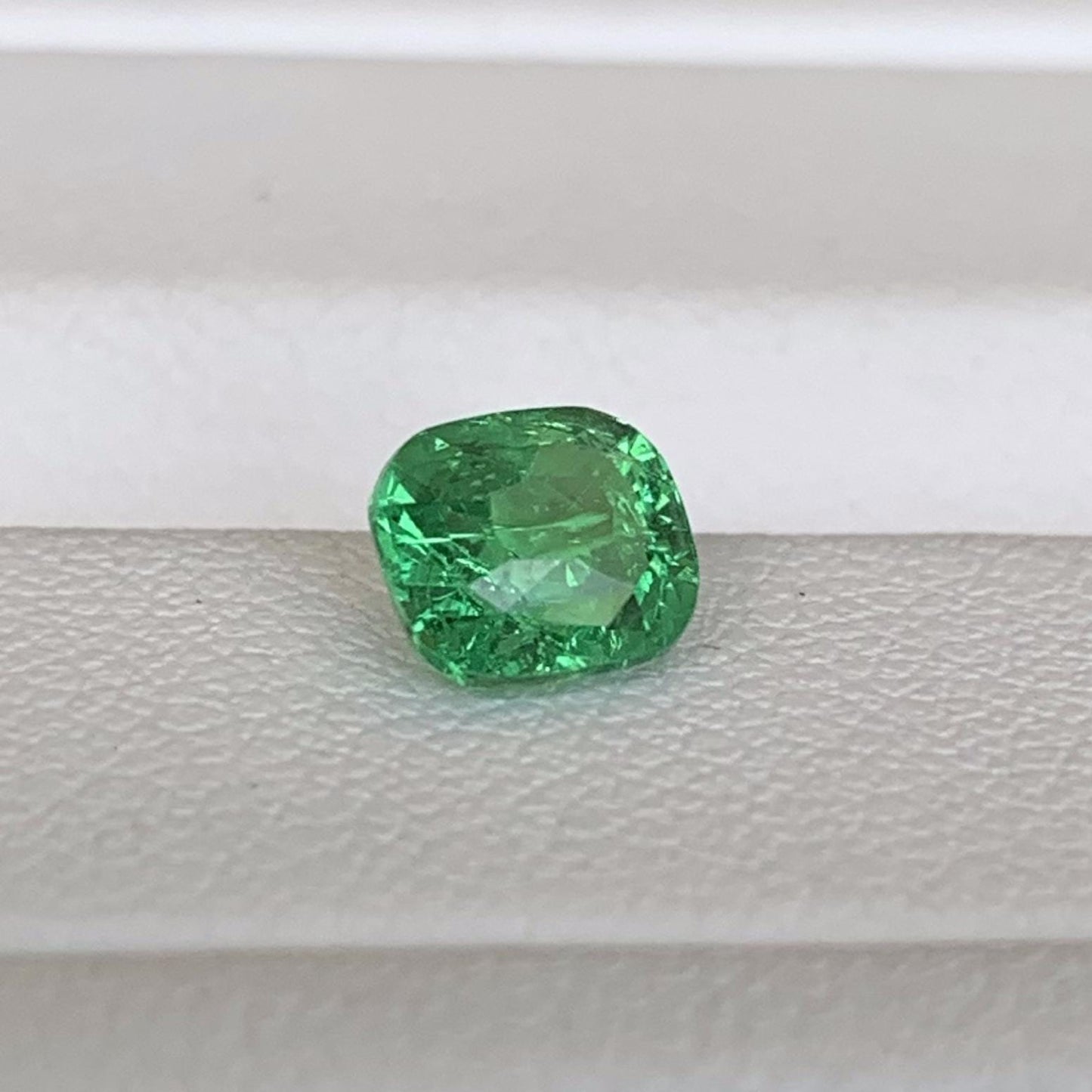 Natural Tsavorite Garnet 1.02ct (UH) - Baza Boutique