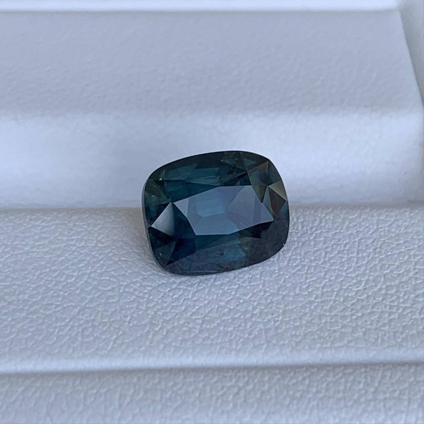 Natural Teal Sapphire 4.12ct - (H) - Baza Boutique