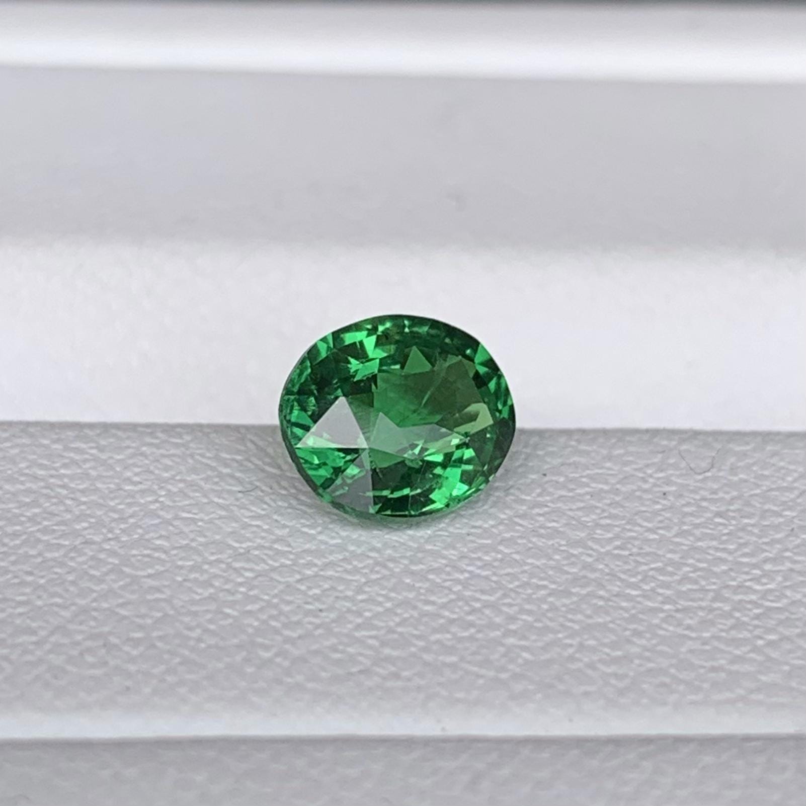 Natural Tsavorite Garnet 1.22ct (UH) - Baza Boutique