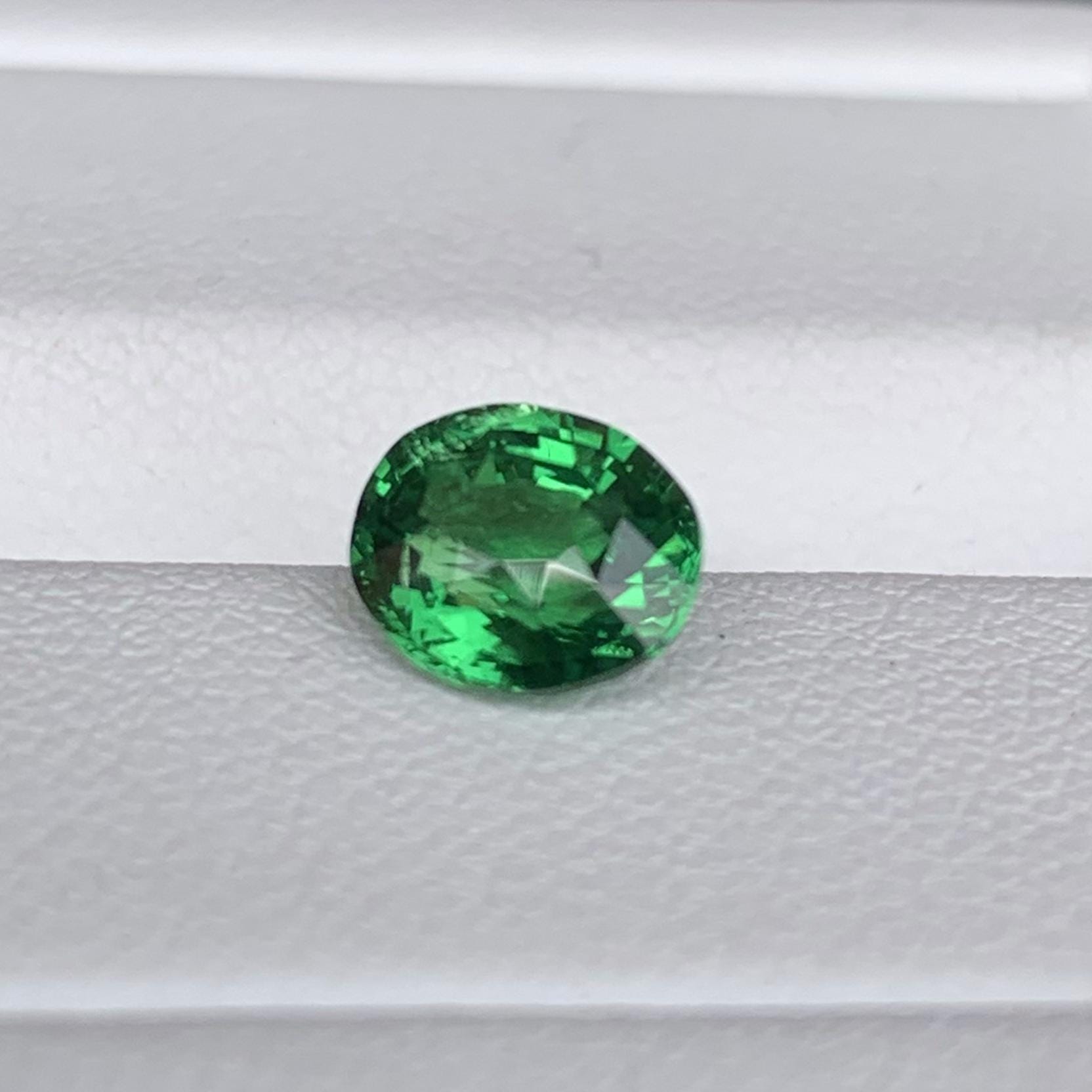 Natural Tsavorite Garnet 1.22ct (UH) - Baza Boutique