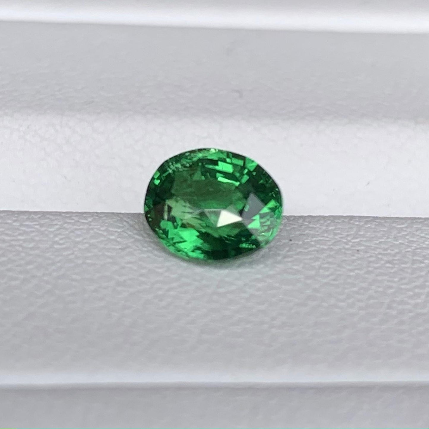 Natural Tsavorite Garnet 1.22ct (UH) - Baza Boutique