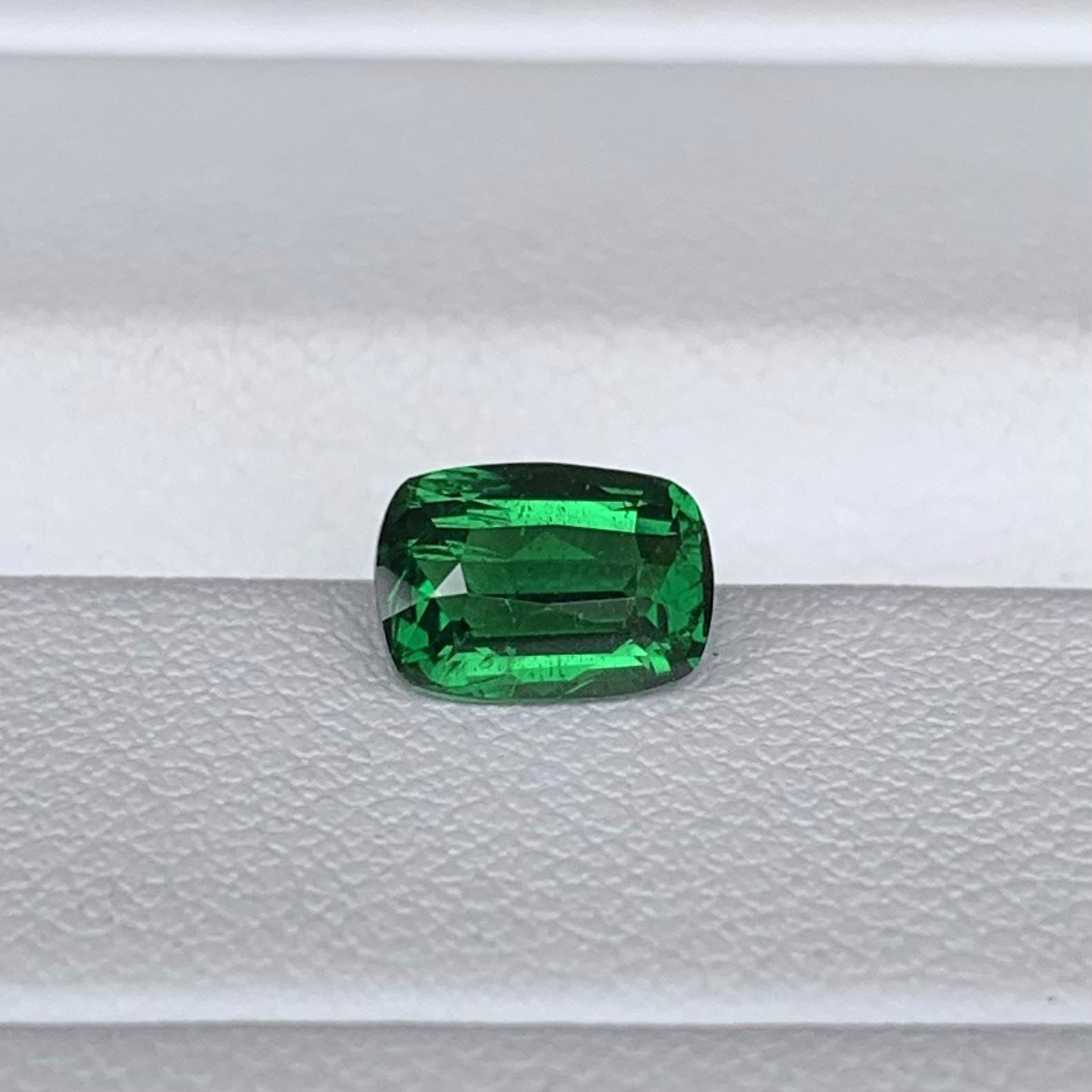 Natural Tsavorite Garnet 1.16ct (UH) - Baza Boutique