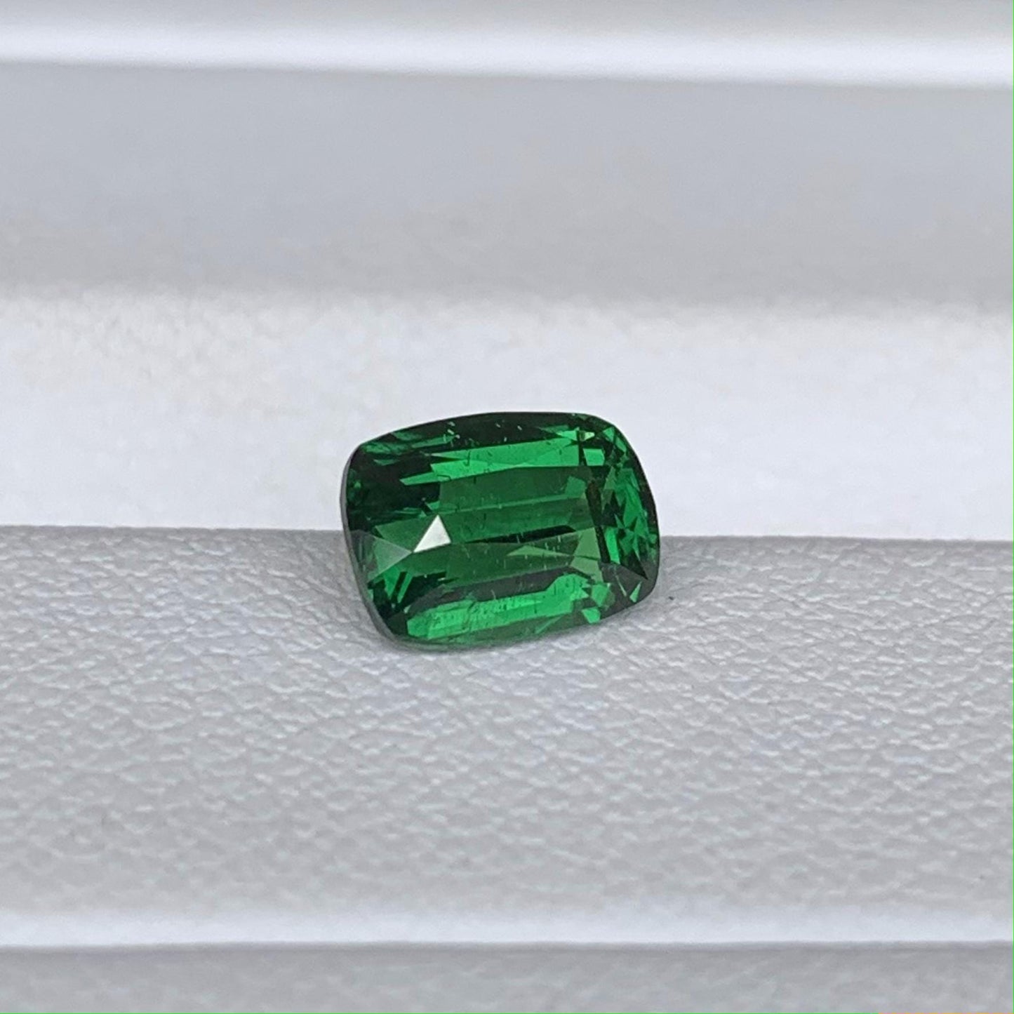 Natural Tsavorite Garnet 1.16ct (UH) - Baza Boutique