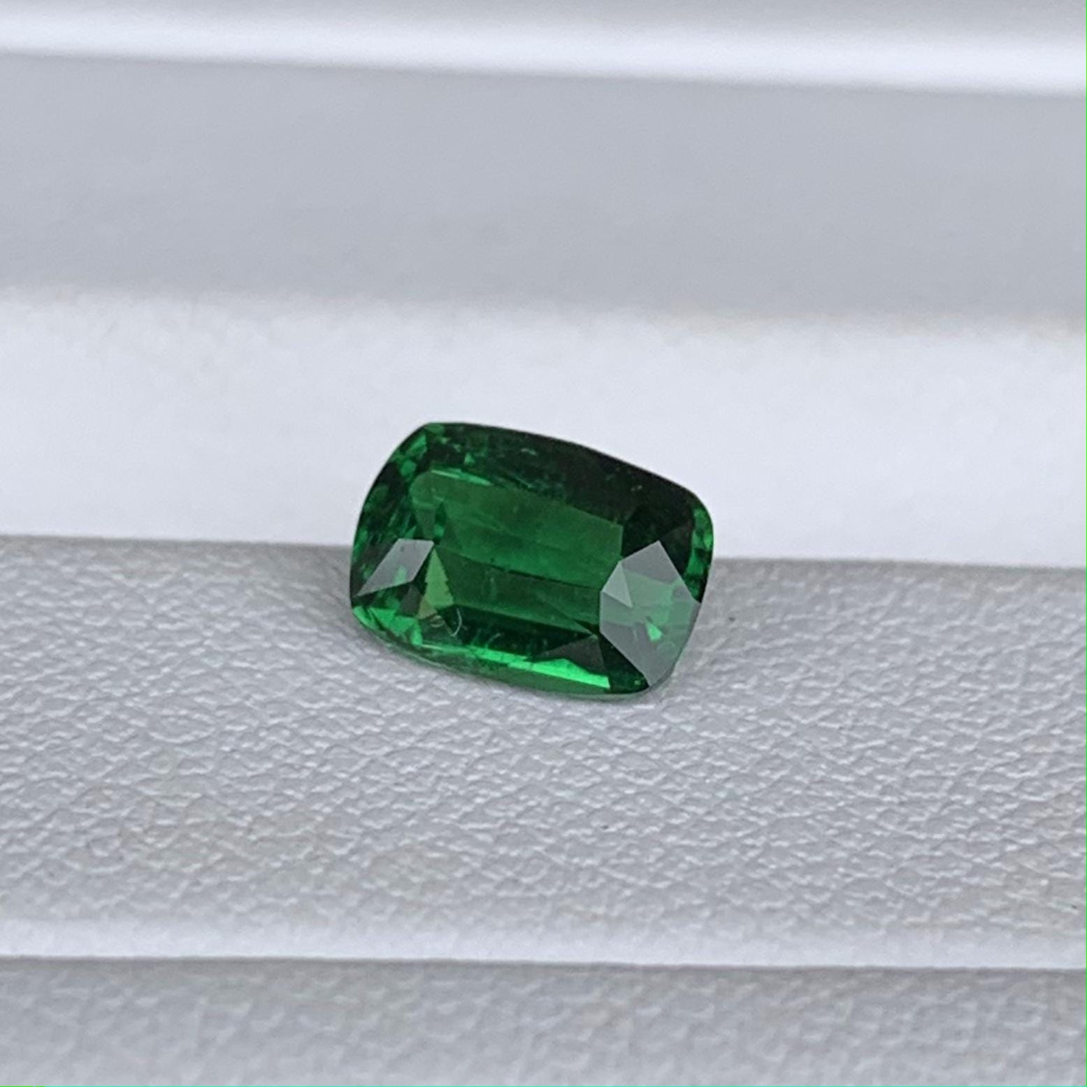 Natural Tsavorite Garnet 1.16ct (UH) - Baza Boutique