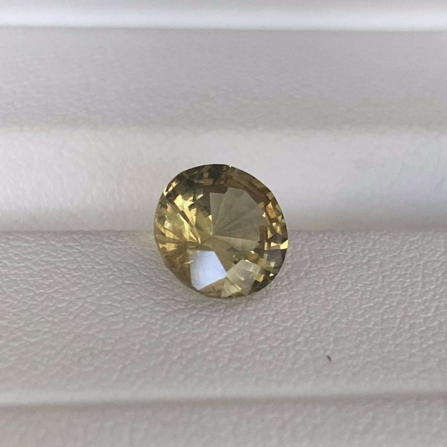 Green Sapphire 2.00ct (UH) - Baza Boutique